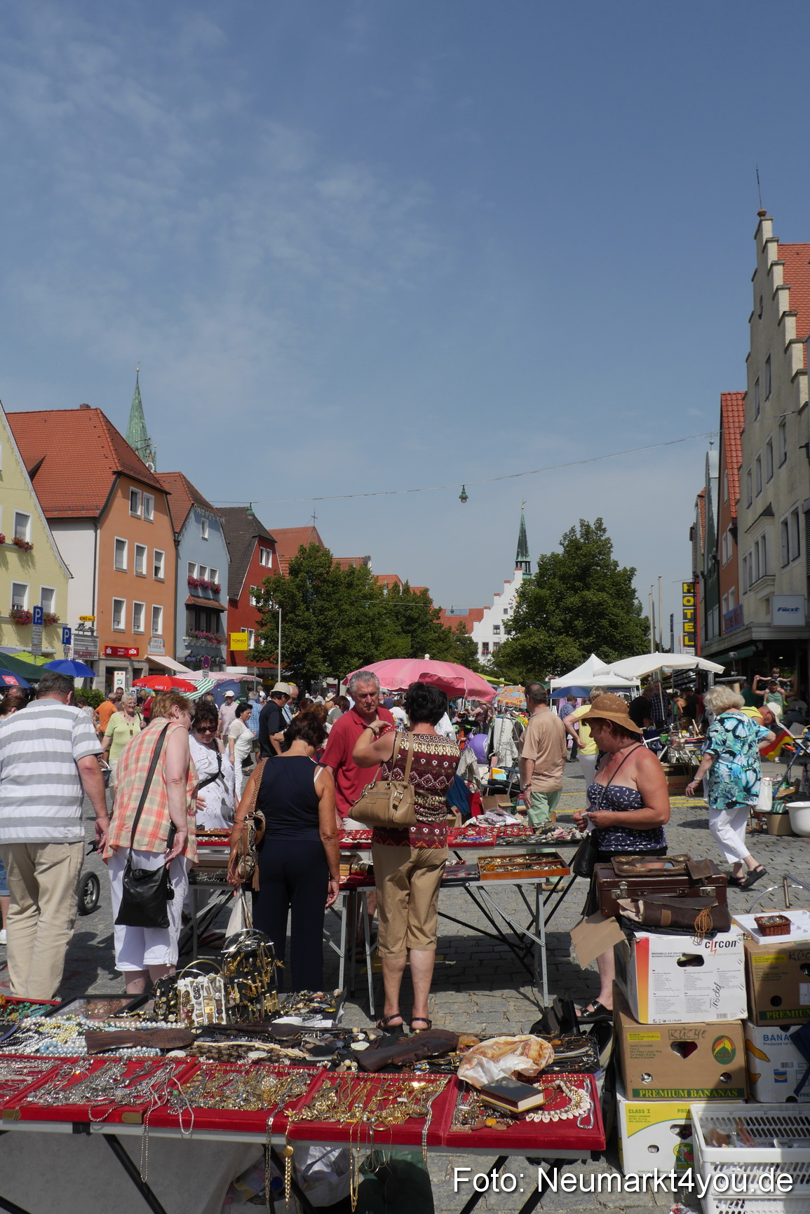 Altstadt Flohmarkt Neumarkt 030813 0028