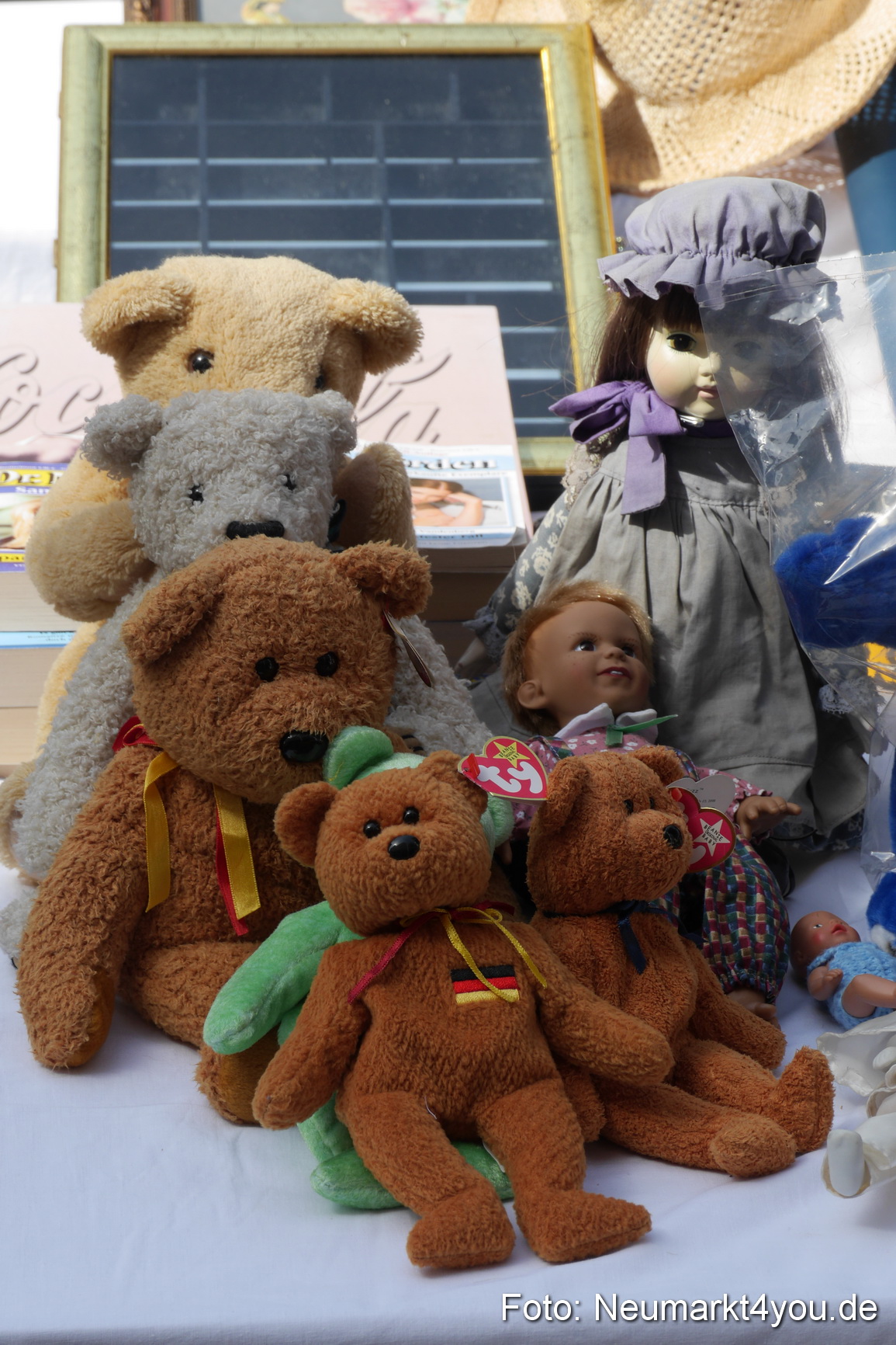 Altstadt Flohmarkt Neumarkt 030813 0031