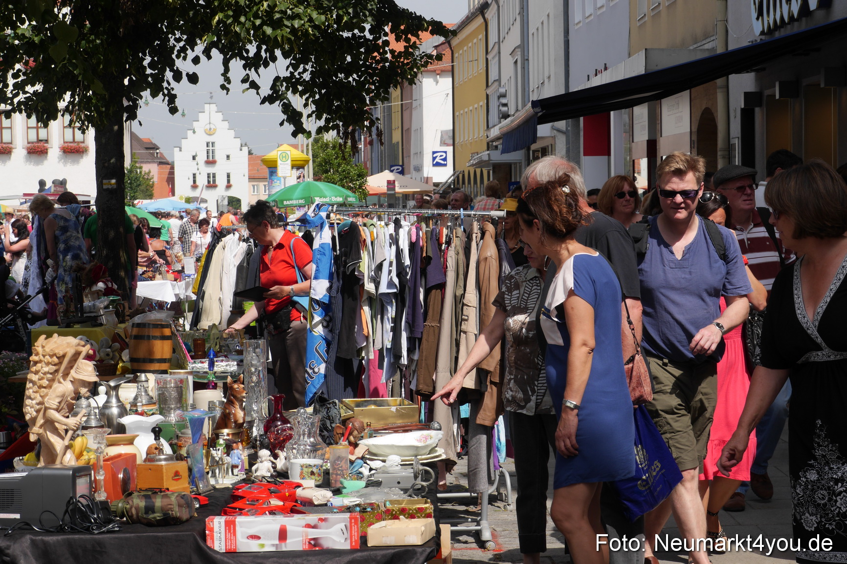 Altstadt Flohmarkt Neumarkt 030813 0032
