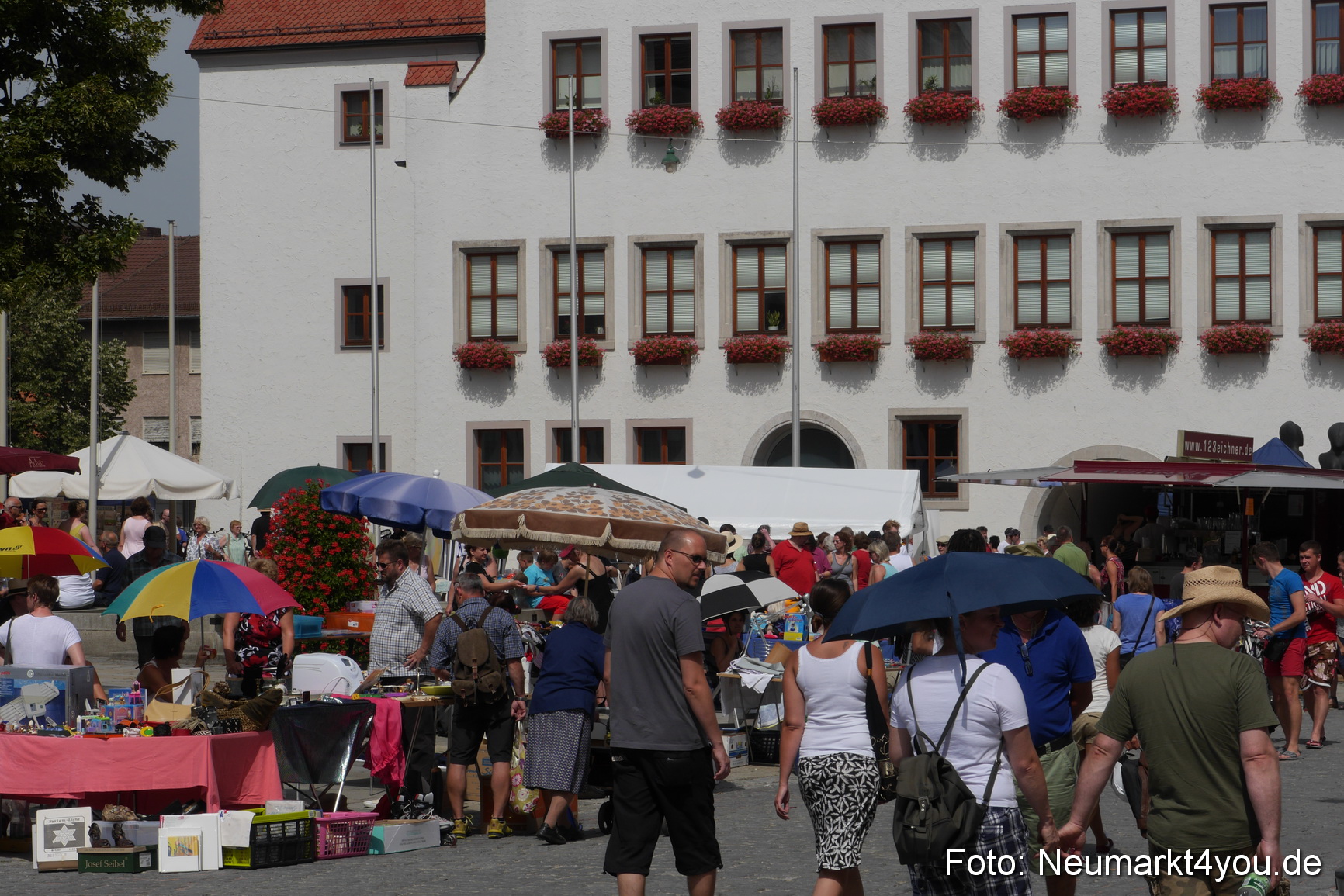 Altstadt Flohmarkt Neumarkt 030813 0034