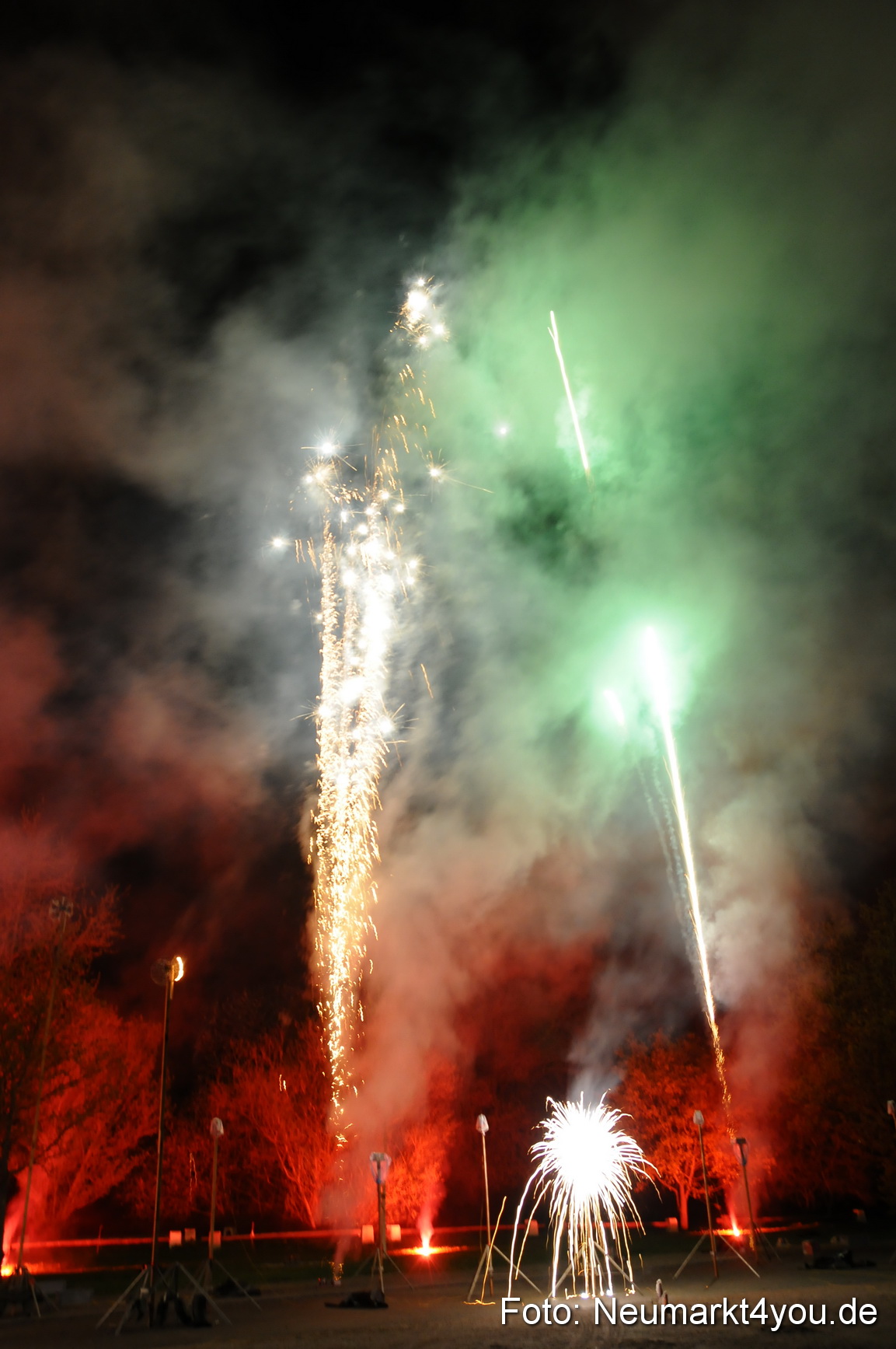 Musikfeuerwerk Frühlingsfest 290413 0004