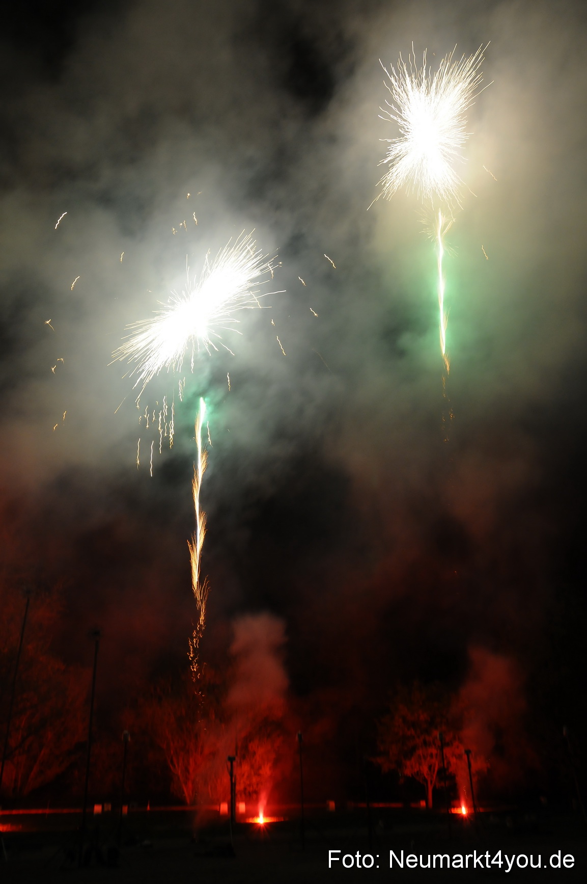 Musikfeuerwerk Frühlingsfest 290413 0005