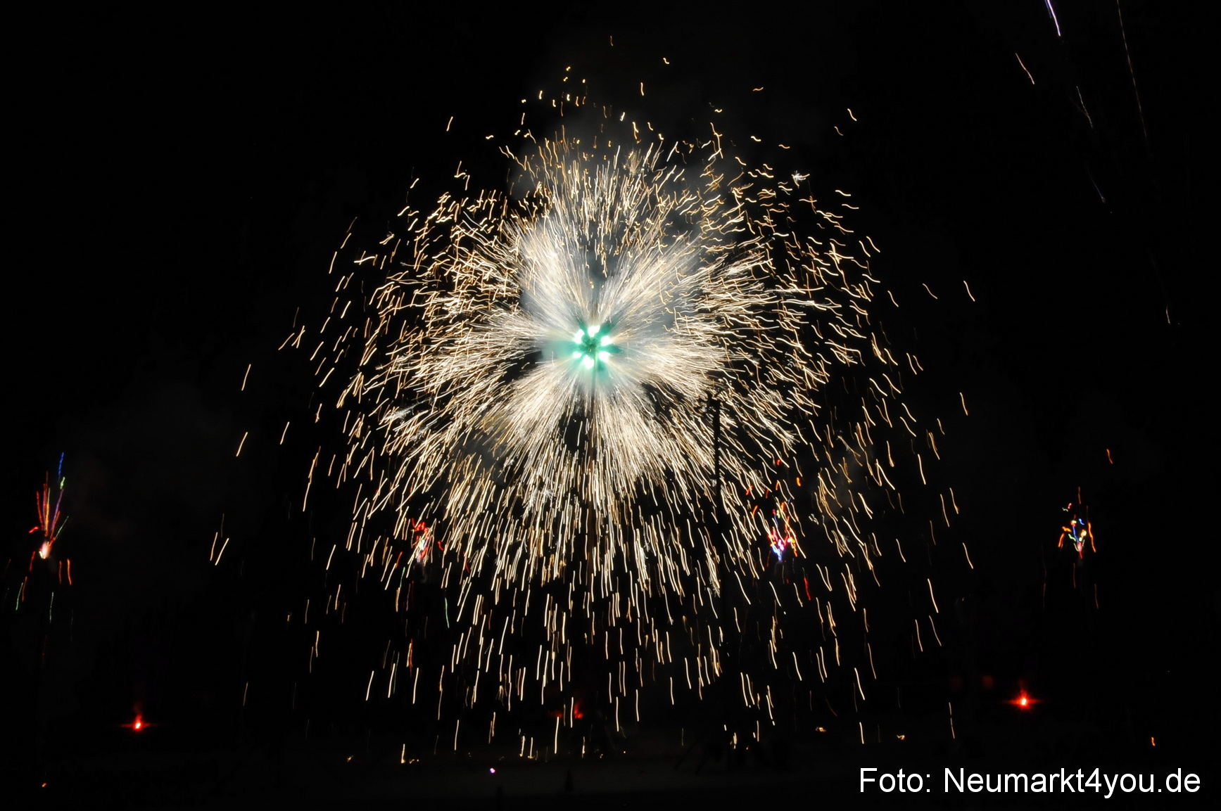 Musikfeuerwerk Frühlingsfest 290413 0009