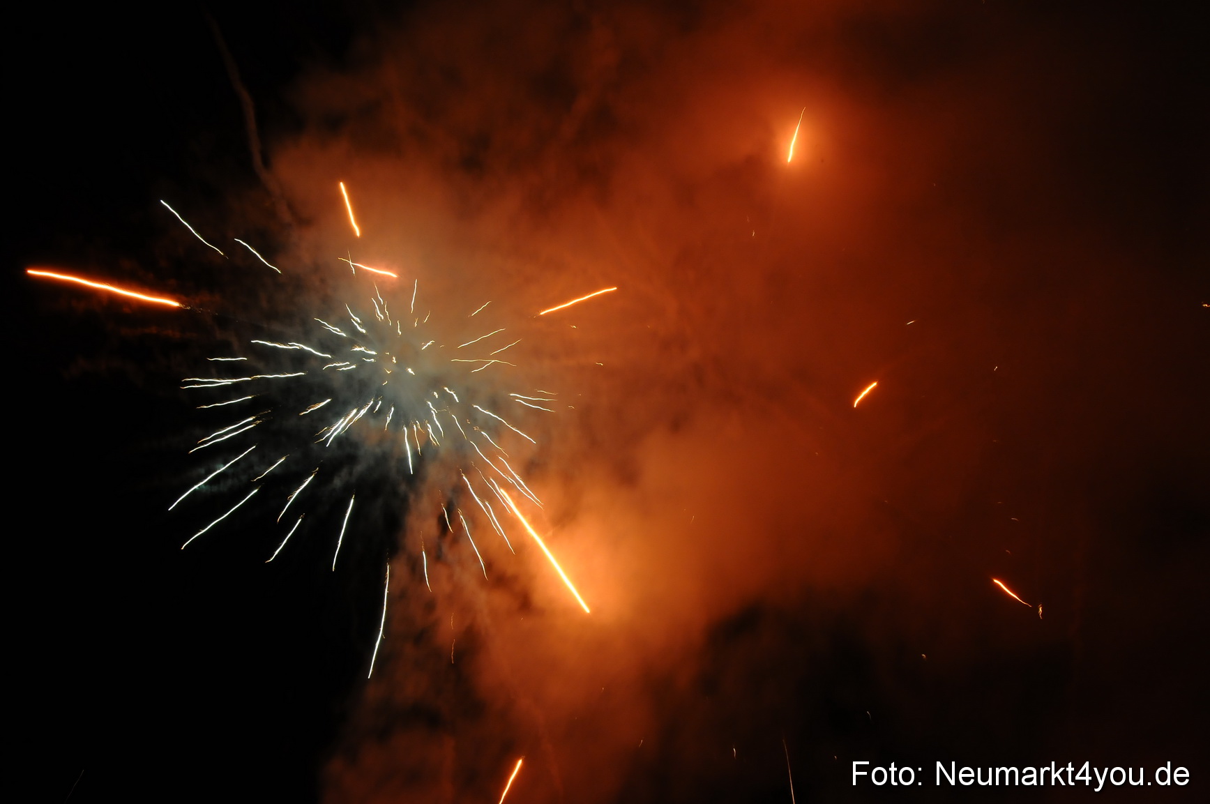 Musikfeuerwerk Frühlingsfest 290413 0016