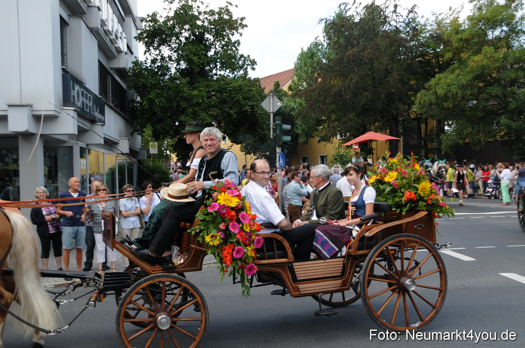 Volksfestzug Neumarkt 110813 0008