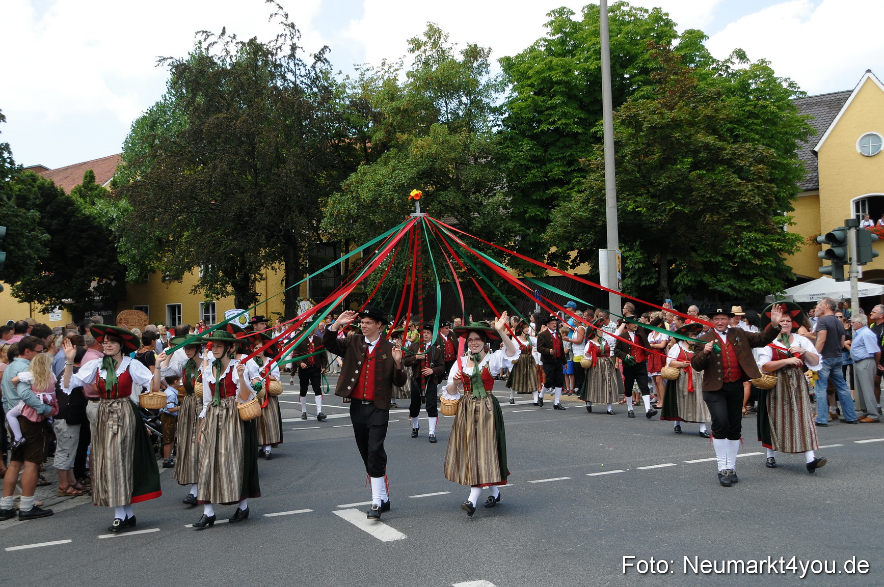 Volksfestzug Neumarkt 110813 0012