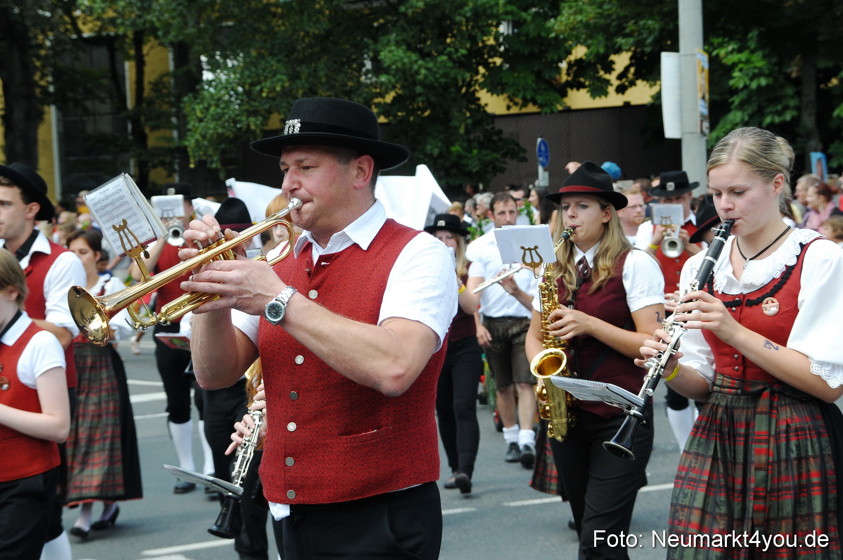Volksfestzug Neumarkt 110813 0015