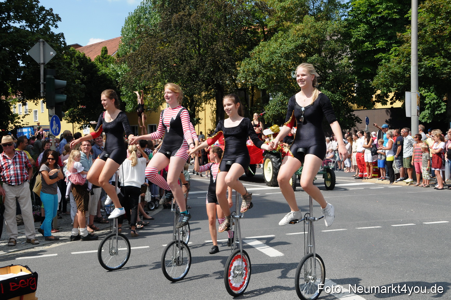 Volksfestzug Neumarkt 110813 0021