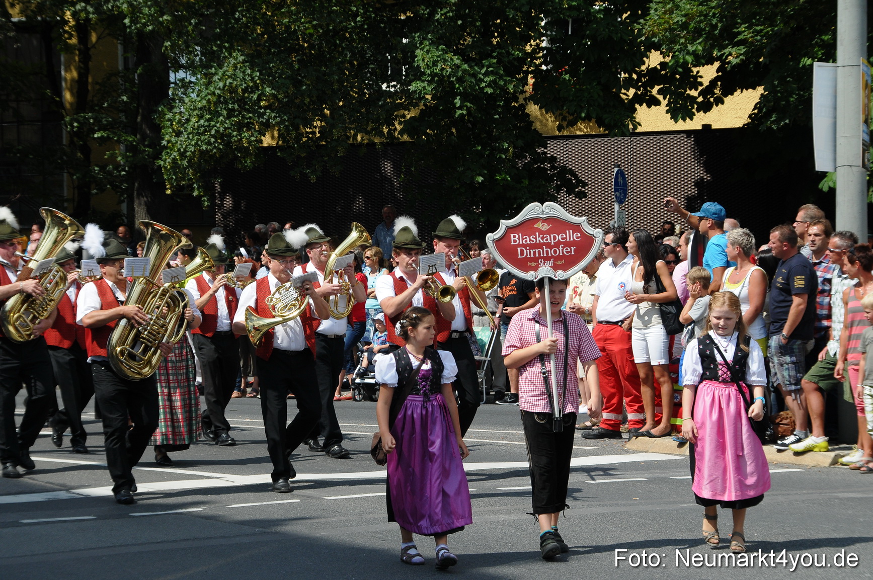 Volksfestzug Neumarkt 110813 0034