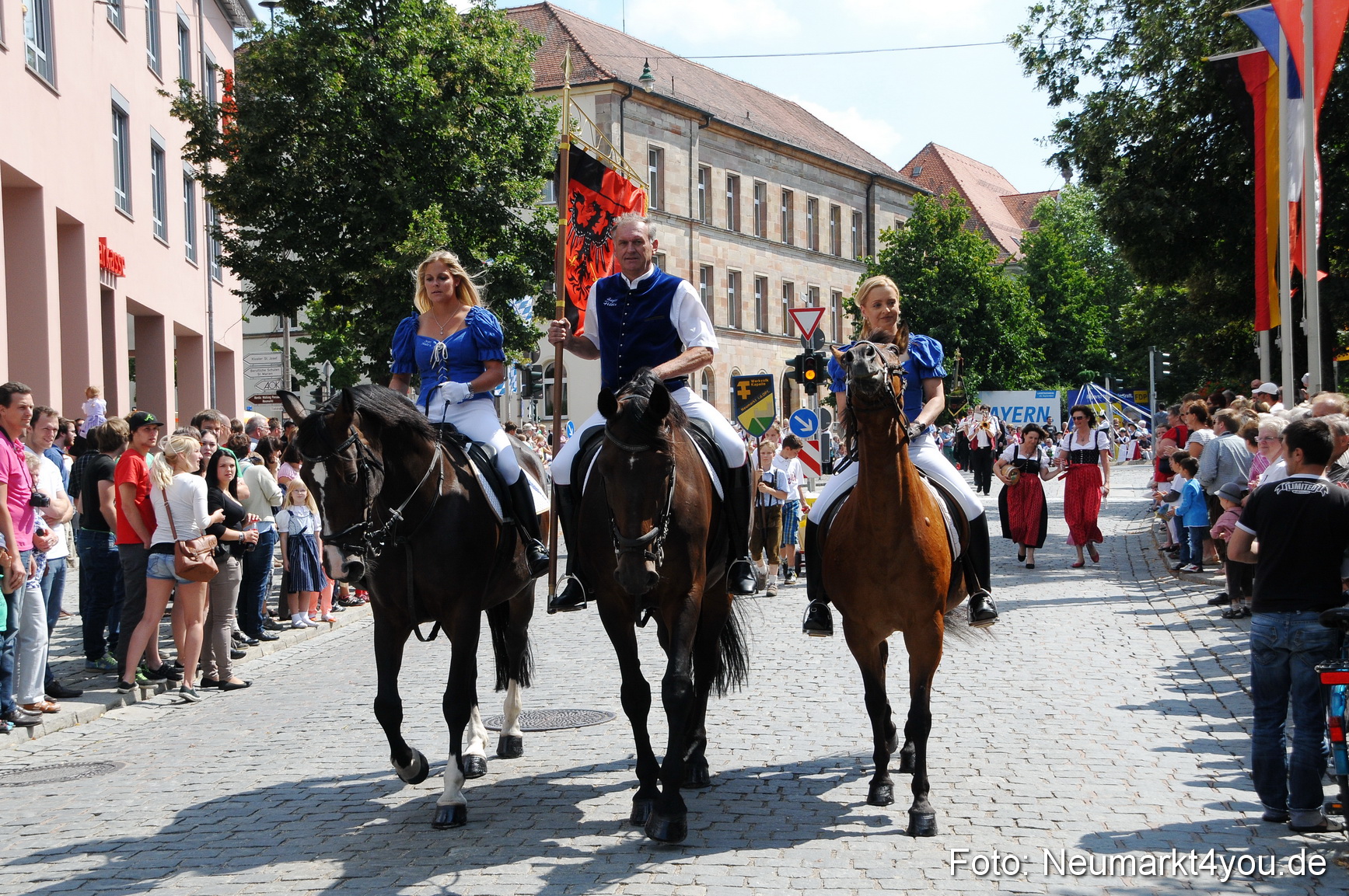 Volksfestzug Neumarkt 110813 0039