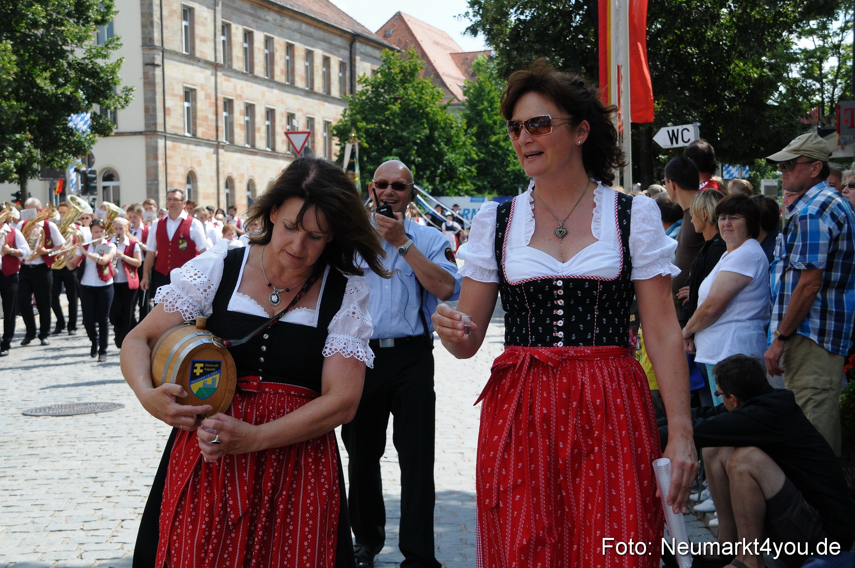 Volksfestzug Neumarkt 110813 0040