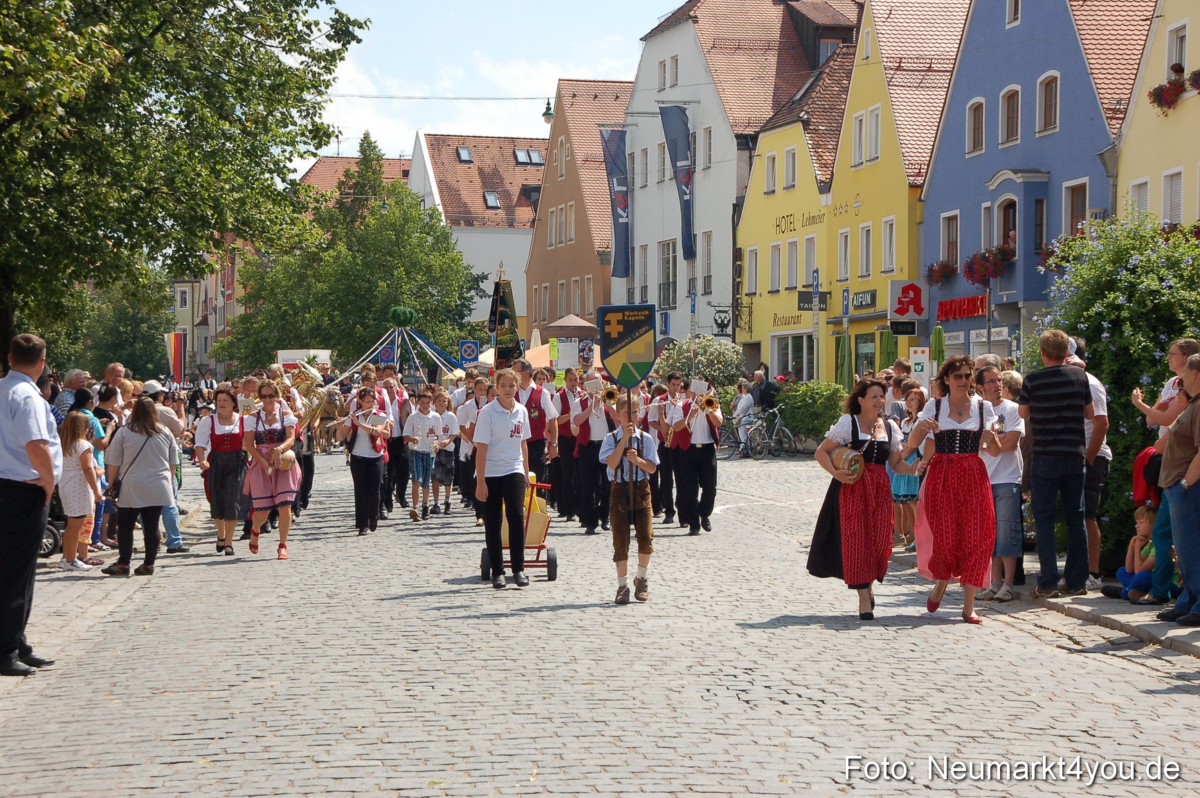 Volksfestzug Neumarkt 110813 0049