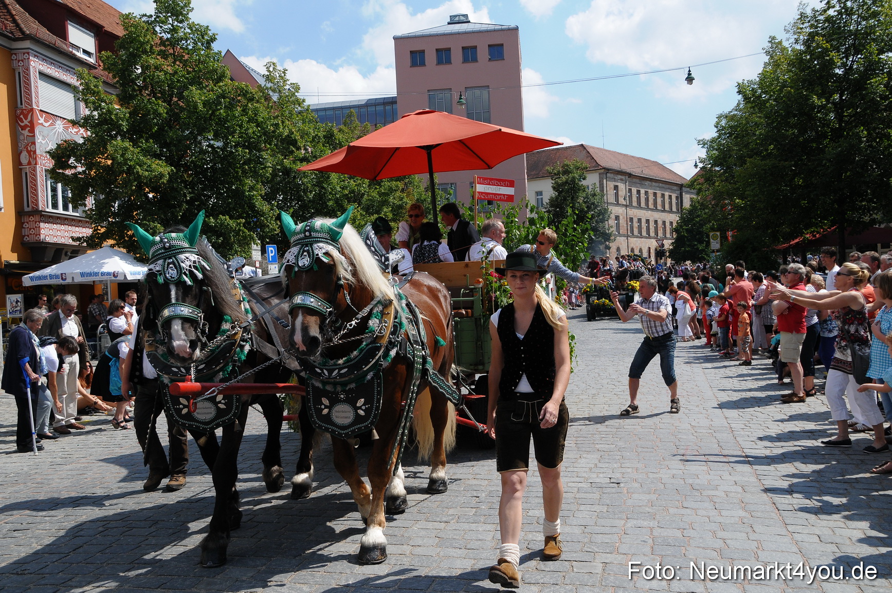 Volksfestzug Neumarkt 110813 0050
