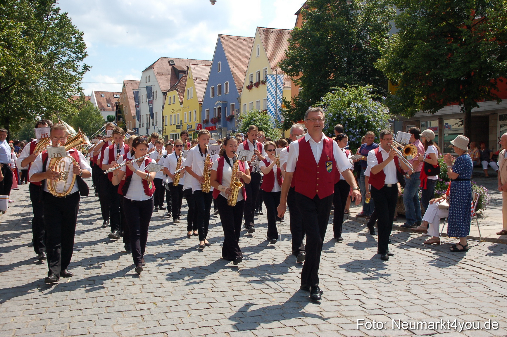 Volksfestzug Neumarkt 110813 0053