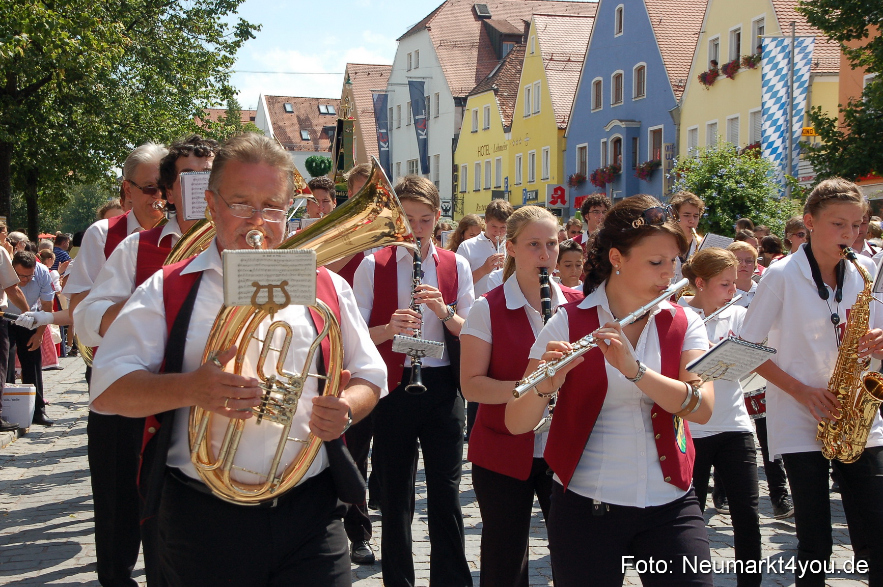 Volksfestzug Neumarkt 110813 0054