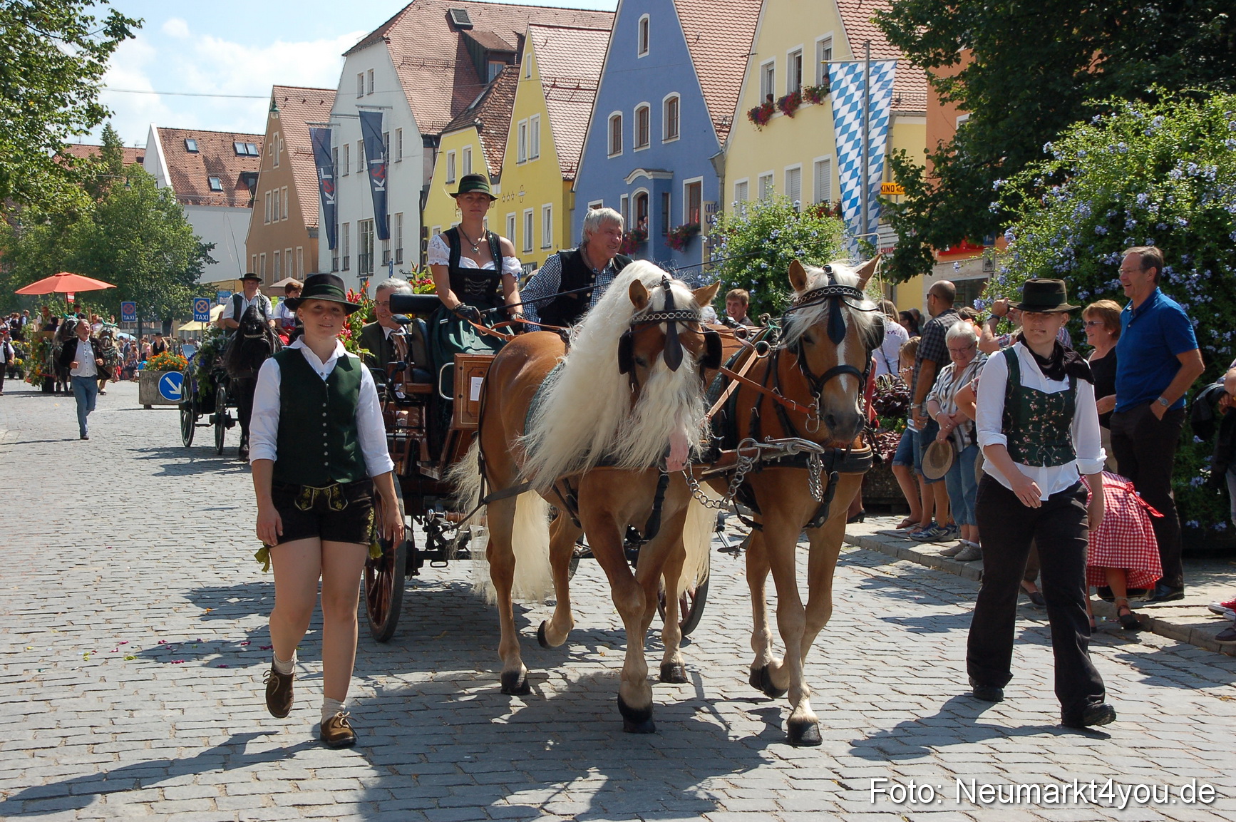 Volksfestzug Neumarkt 110813 0069
