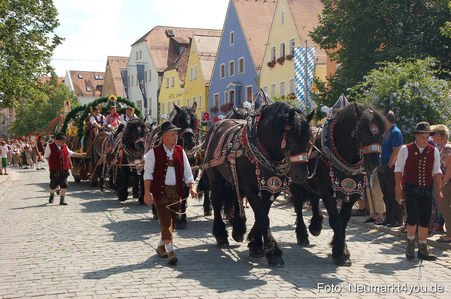 Volksfestzug Neumarkt 110813 0080