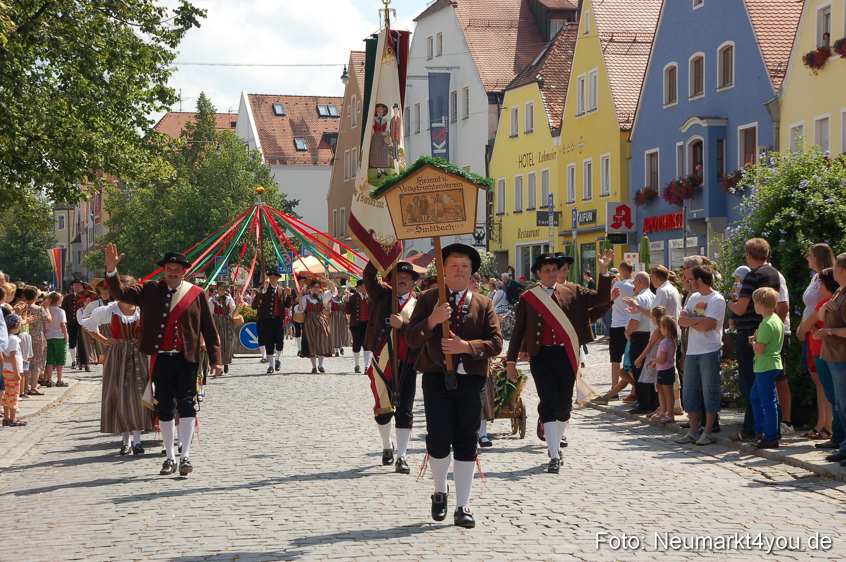Volksfestzug Neumarkt 110813 0085