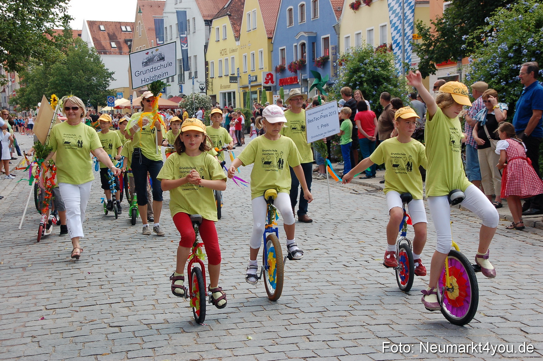 Volksfestzug Neumarkt 110813 0134