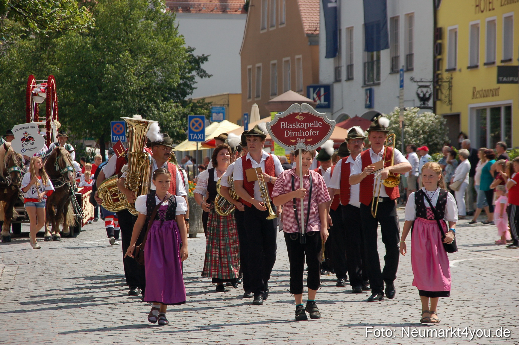Volksfestzug Neumarkt 110813 0159