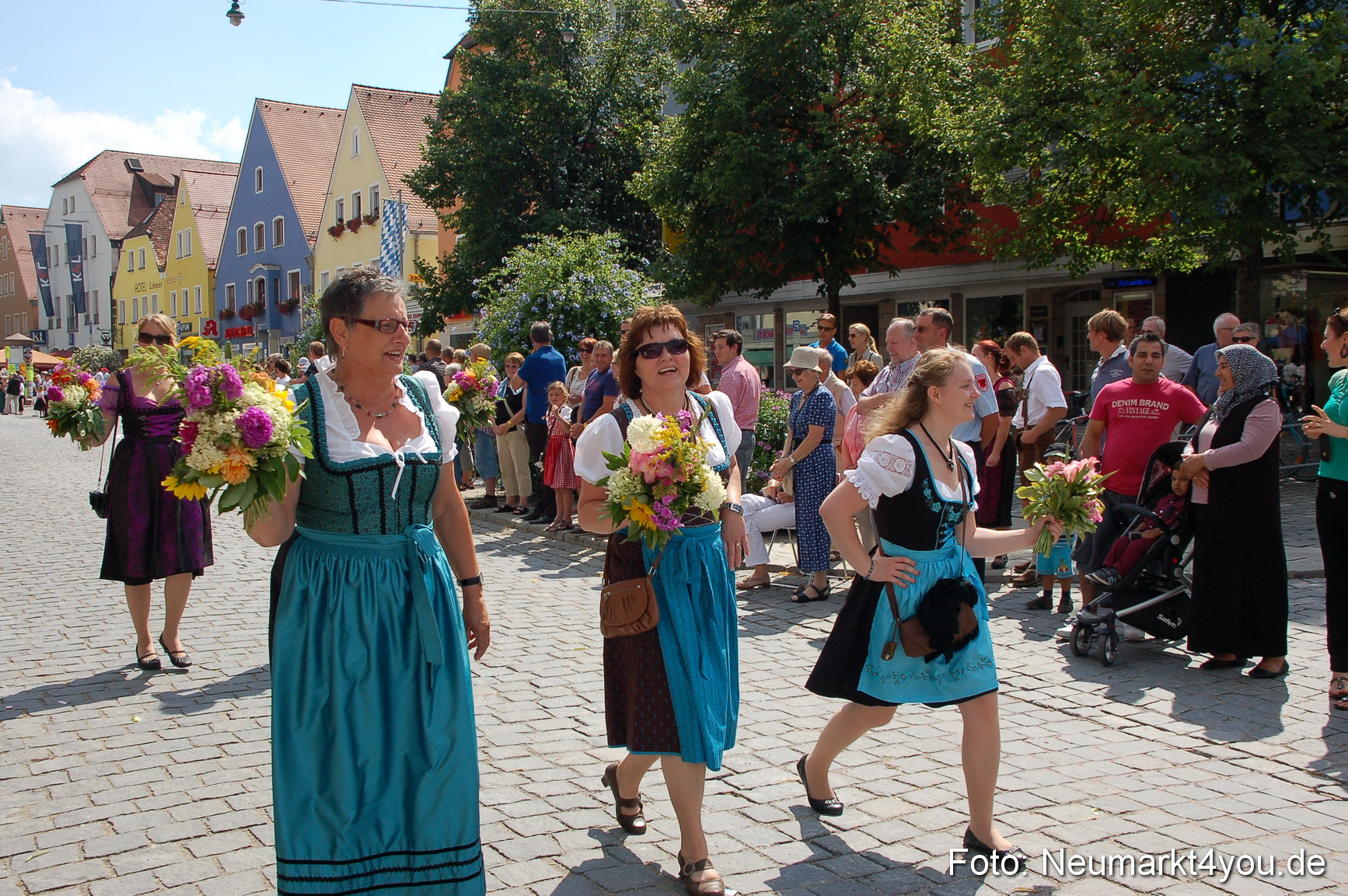 Volksfestzug Neumarkt 110813 0201