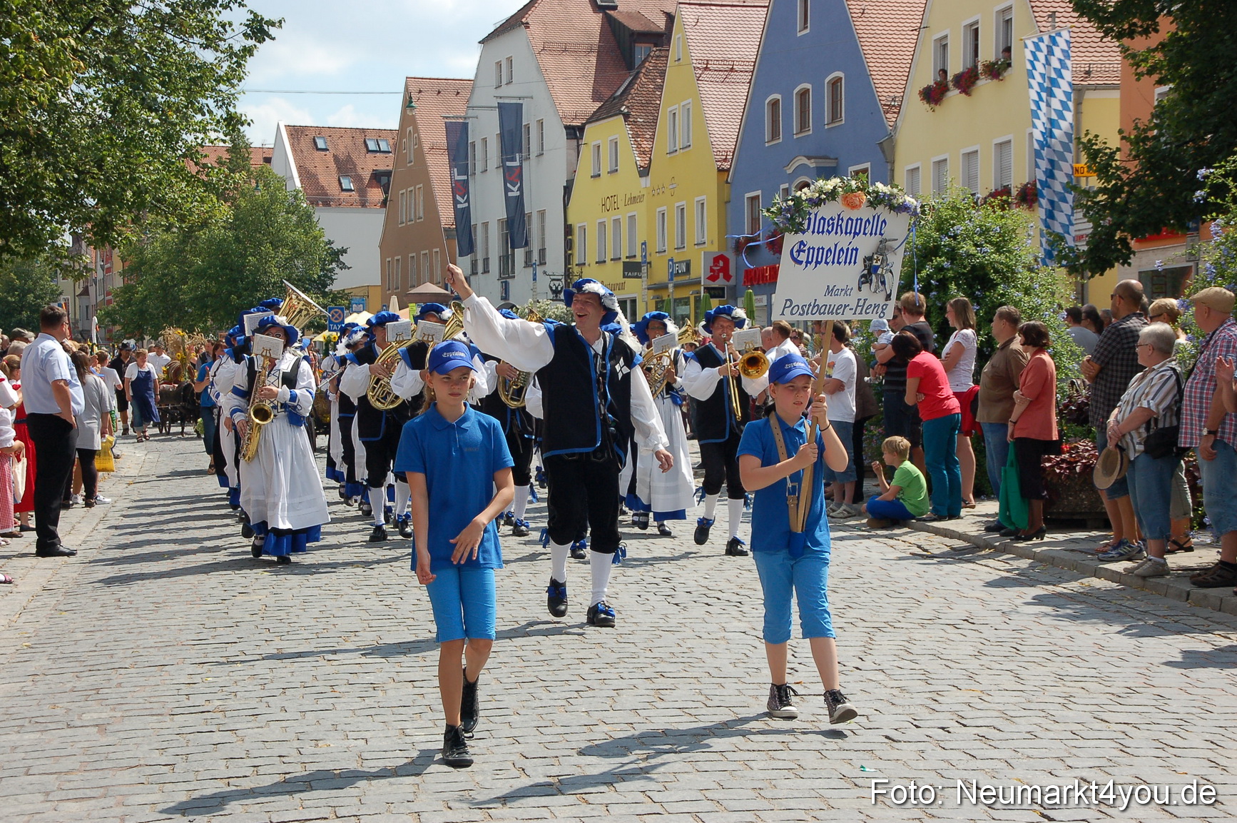 Volksfestzug Neumarkt 110813 0211