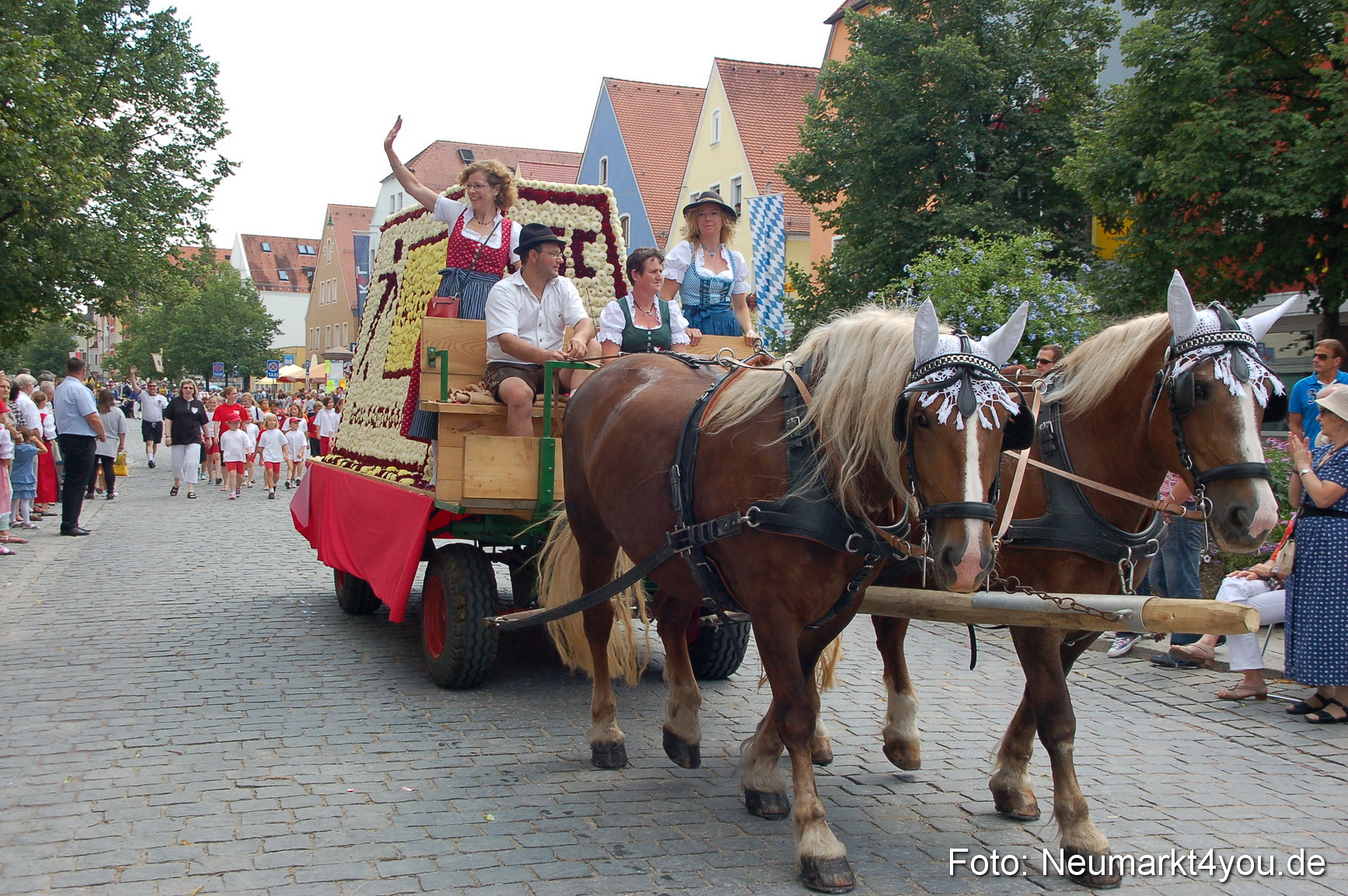 Volksfestzug Neumarkt 110813 0240