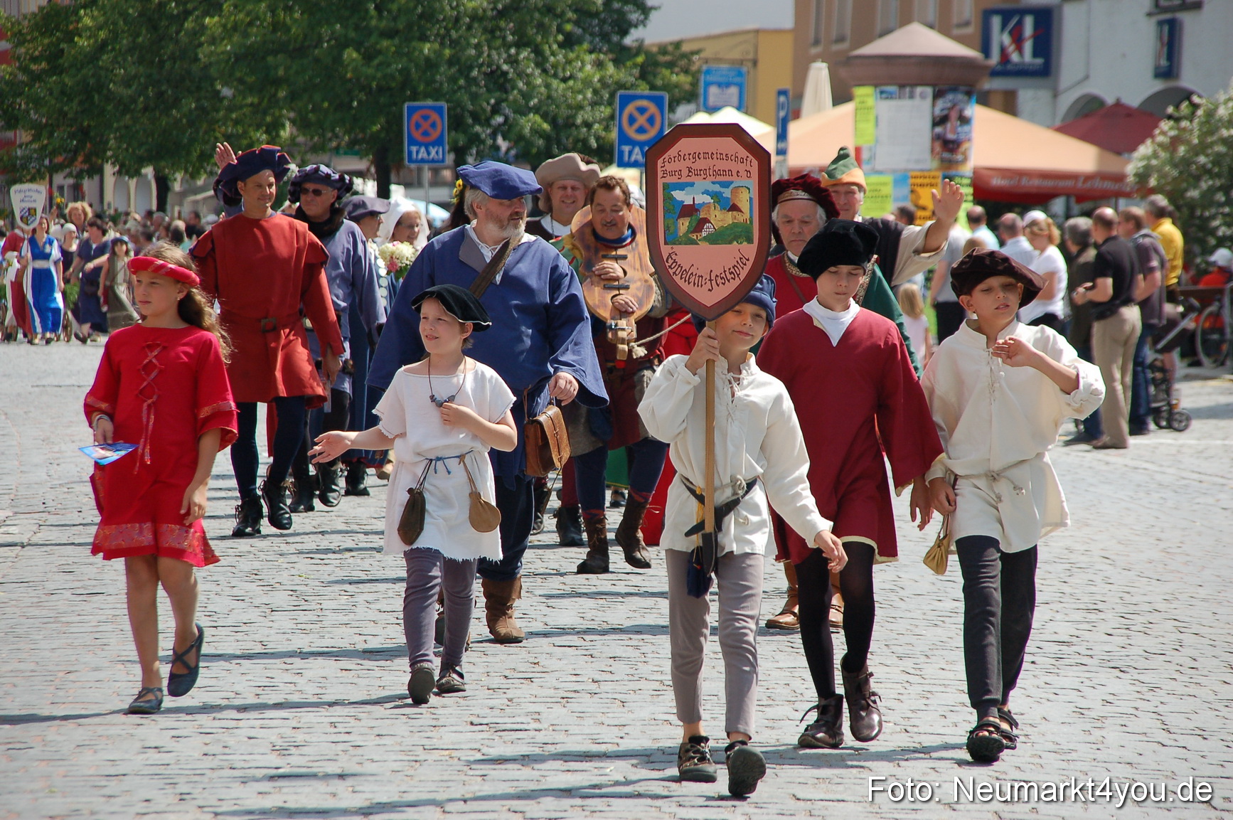 Volksfestzug Neumarkt 110813 0258