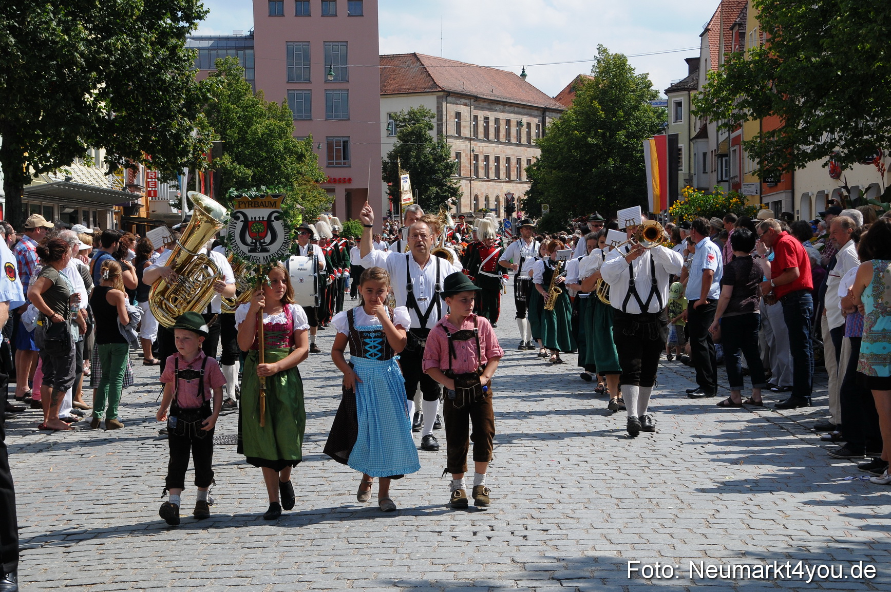 Volksfestzug Neumarkt 110813 0276