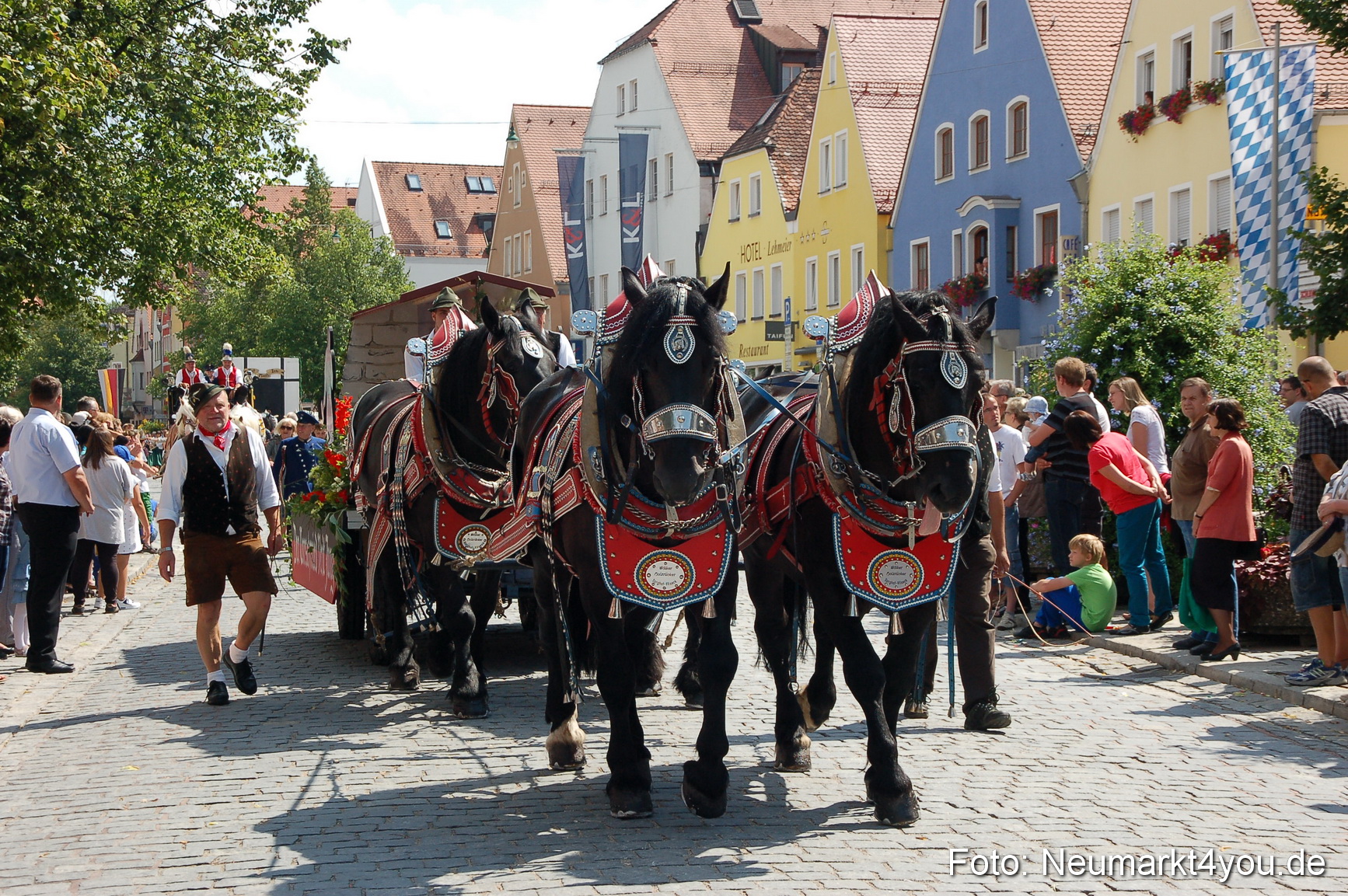 Volksfestzug Neumarkt 110813 0279