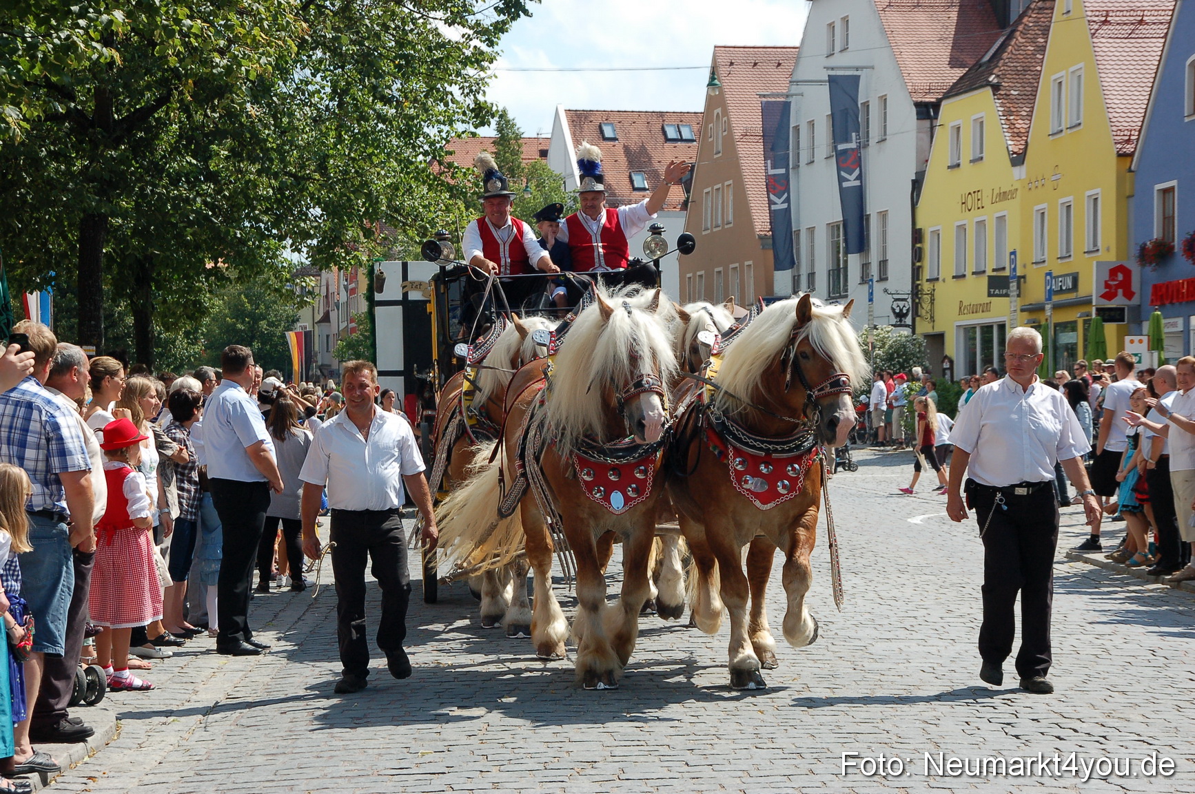 Volksfestzug Neumarkt 110813 0288