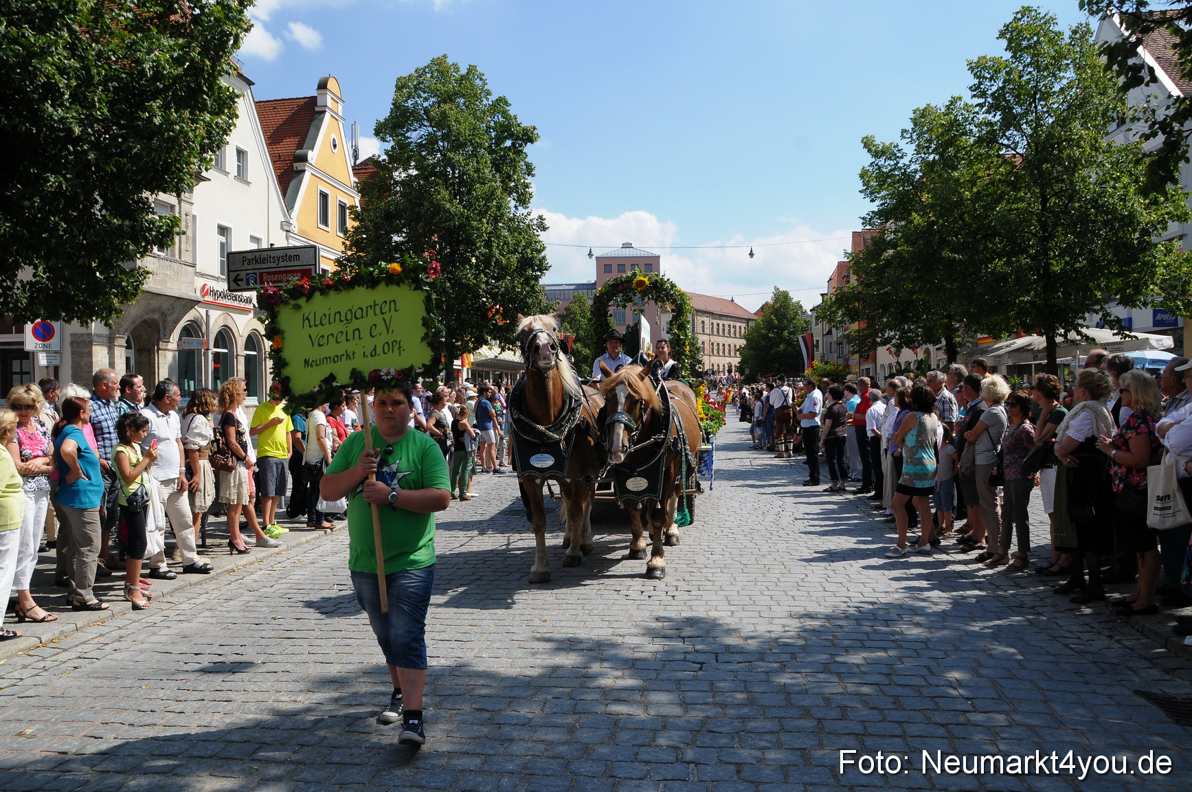 Volksfestzug Neumarkt 110813 0300