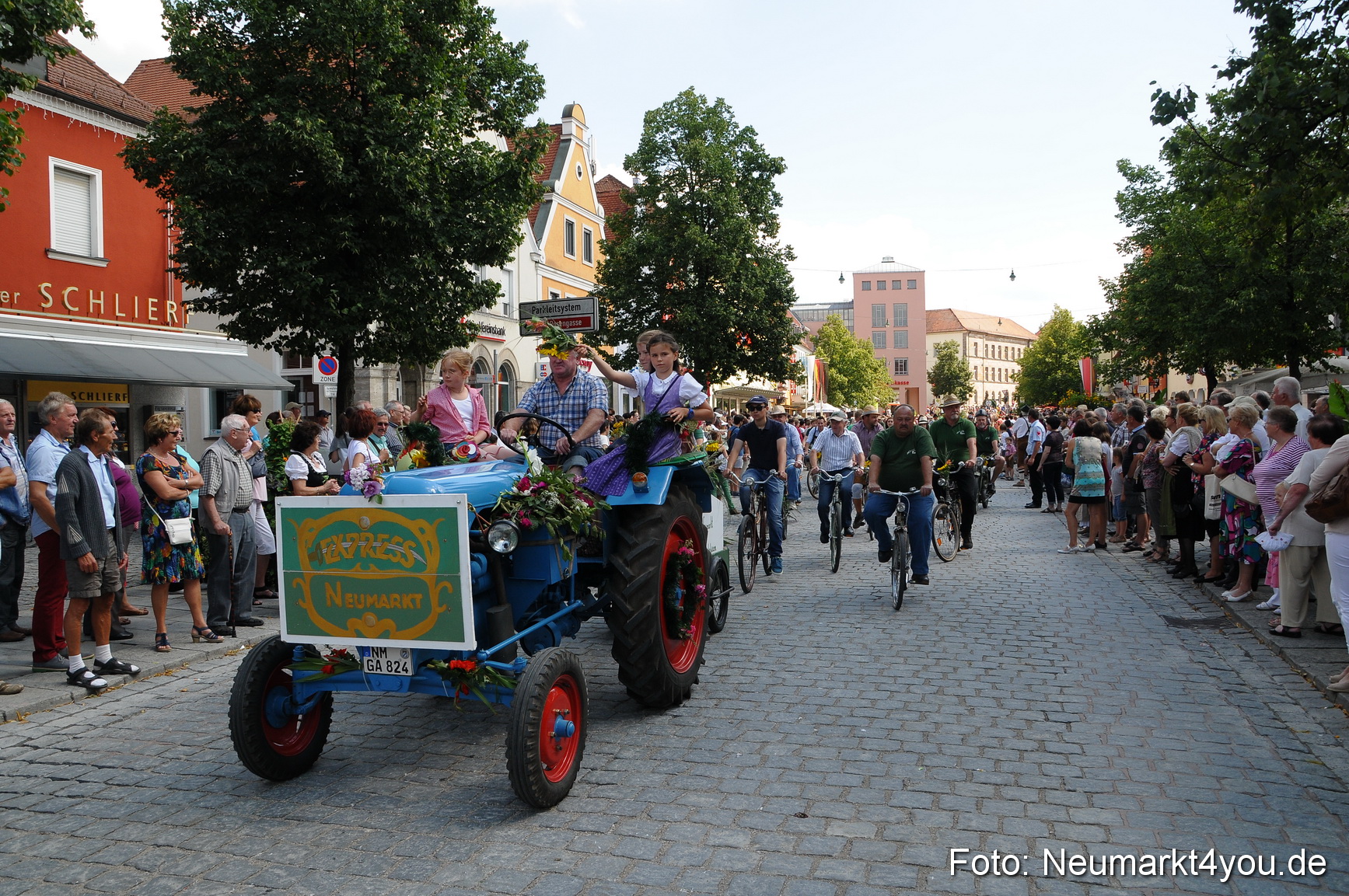 Volksfestzug Neumarkt 110813 0307