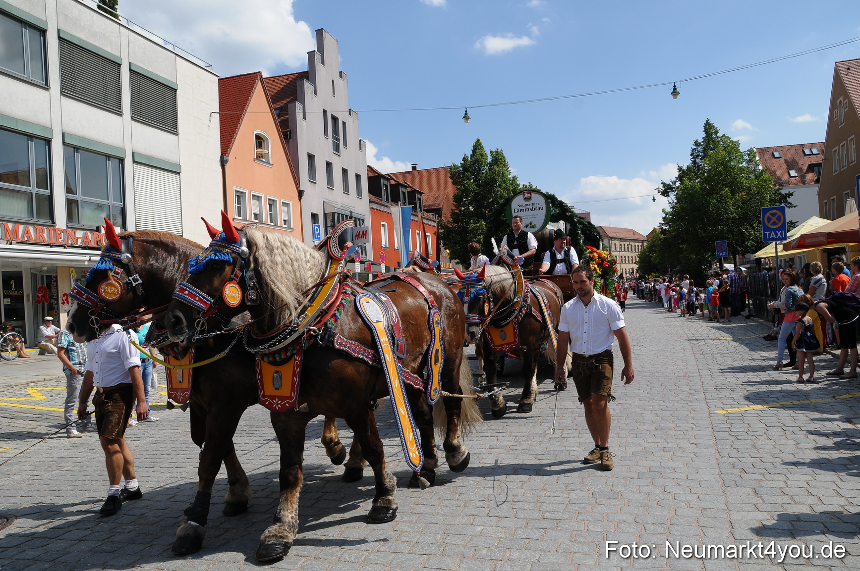 Volksfestzug Neumarkt 110813 0326