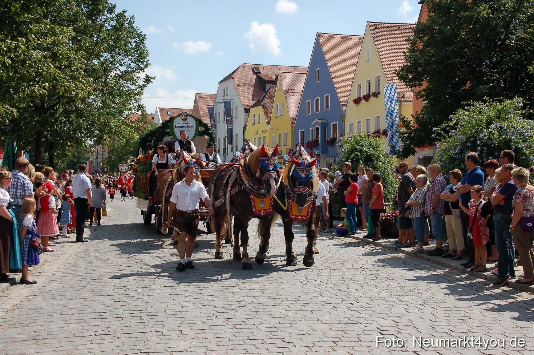 Volksfestzug Neumarkt 110813 0332