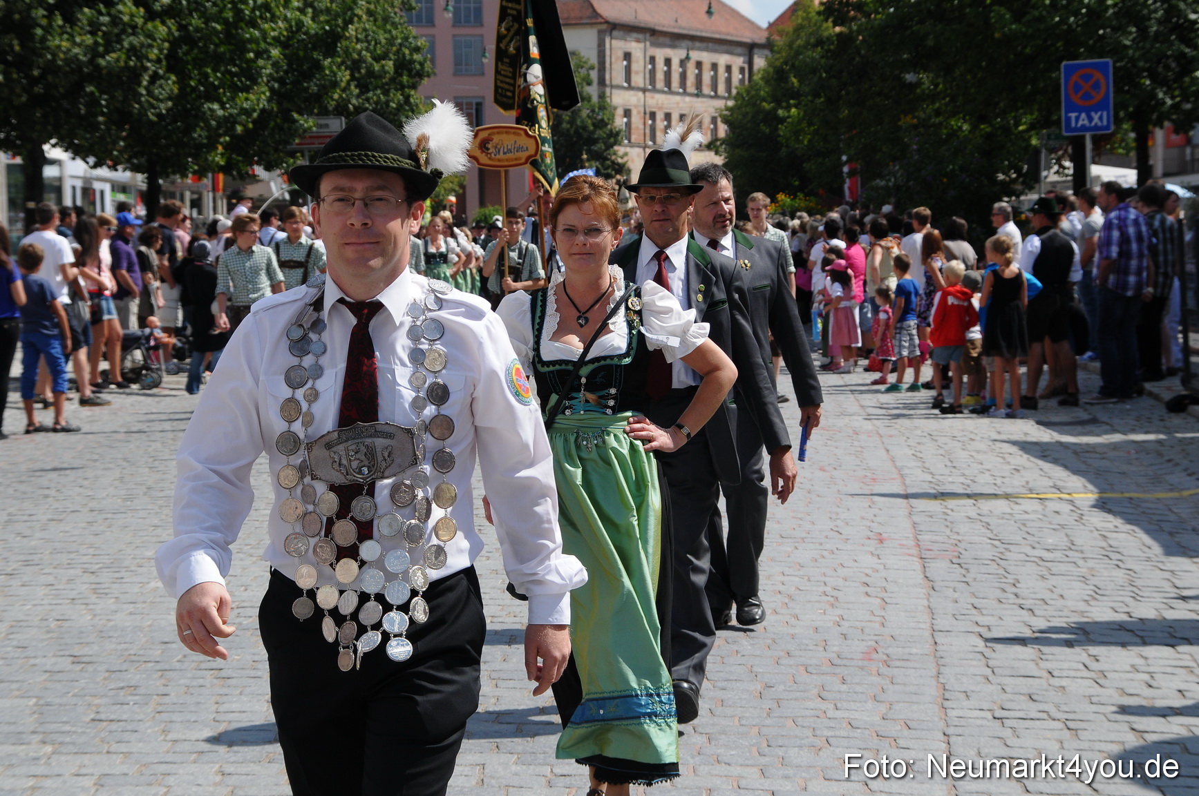 Volksfestzug Neumarkt 110813 0340