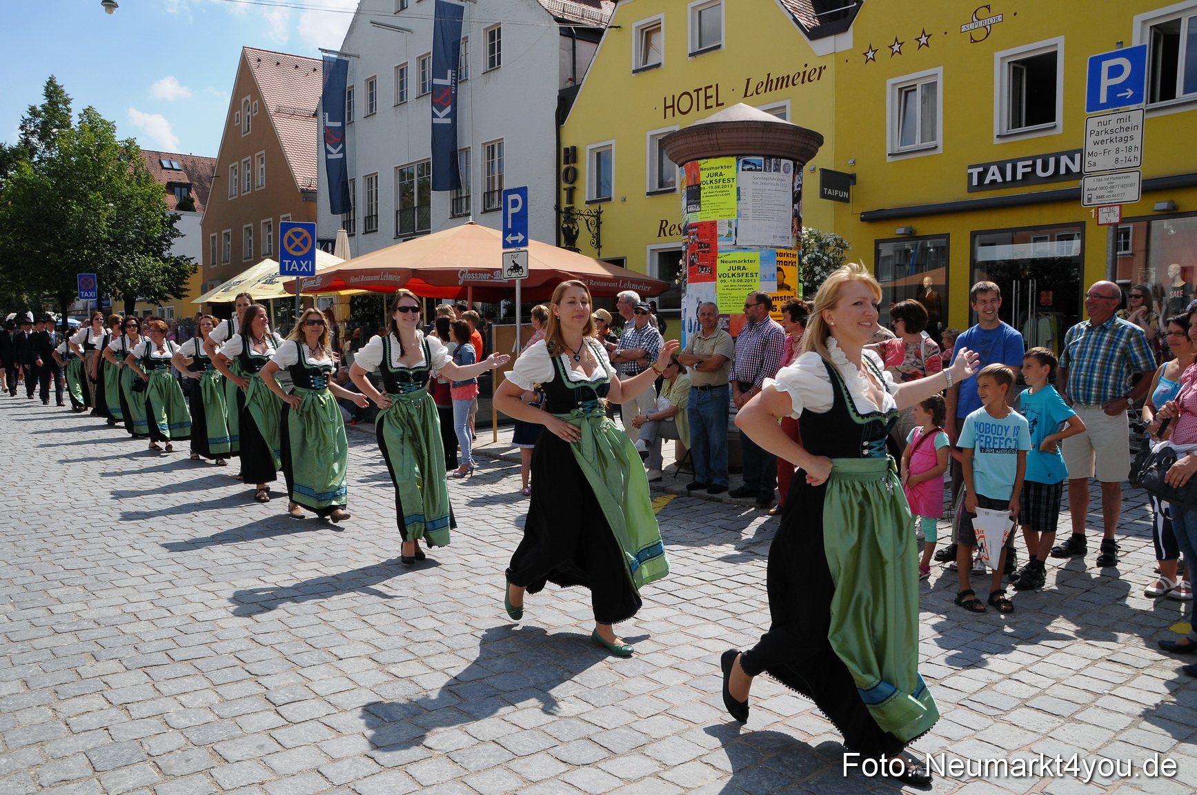 Volksfestzug Neumarkt 110813 0346
