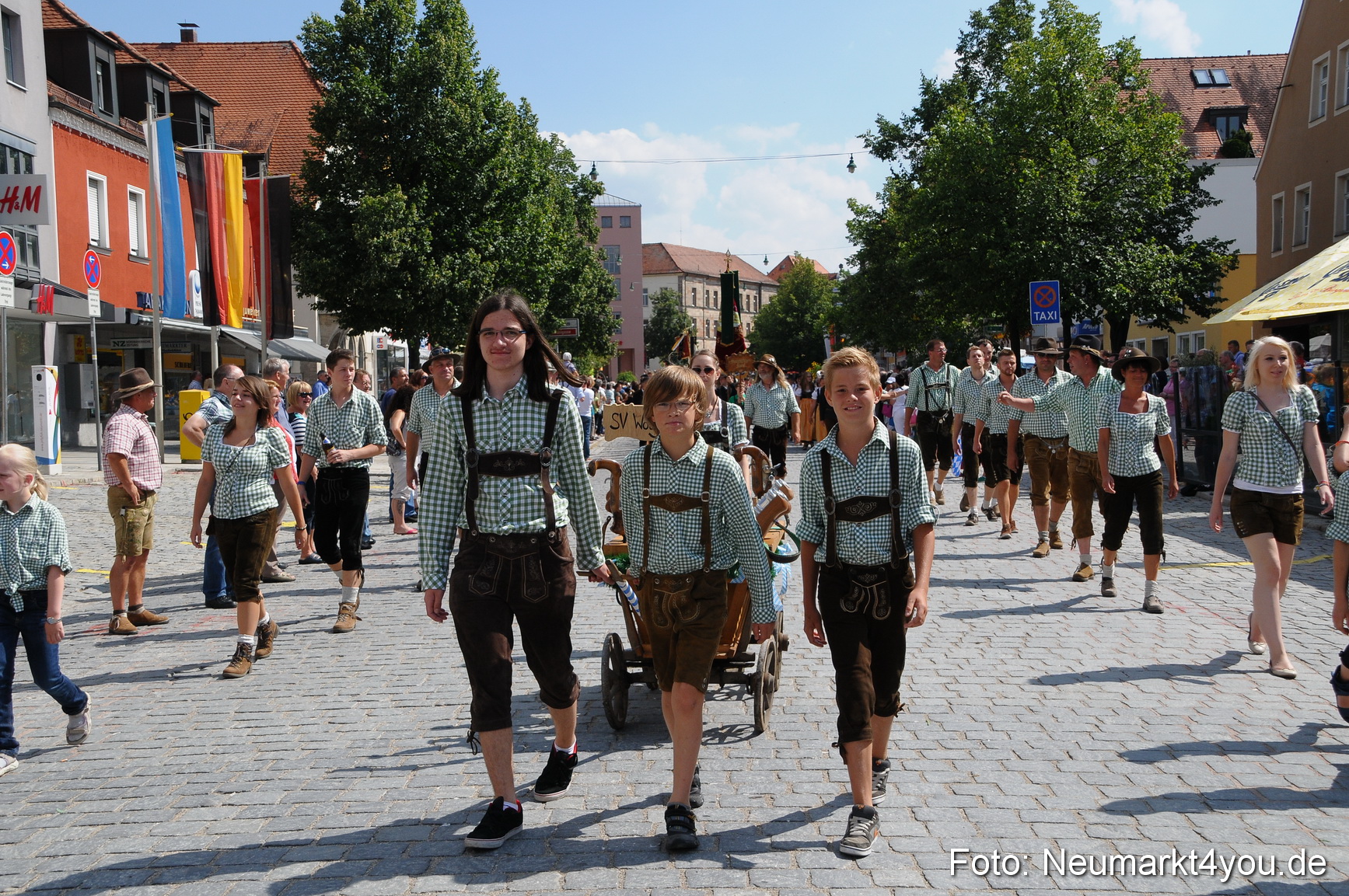 Volksfestzug Neumarkt 110813 0351