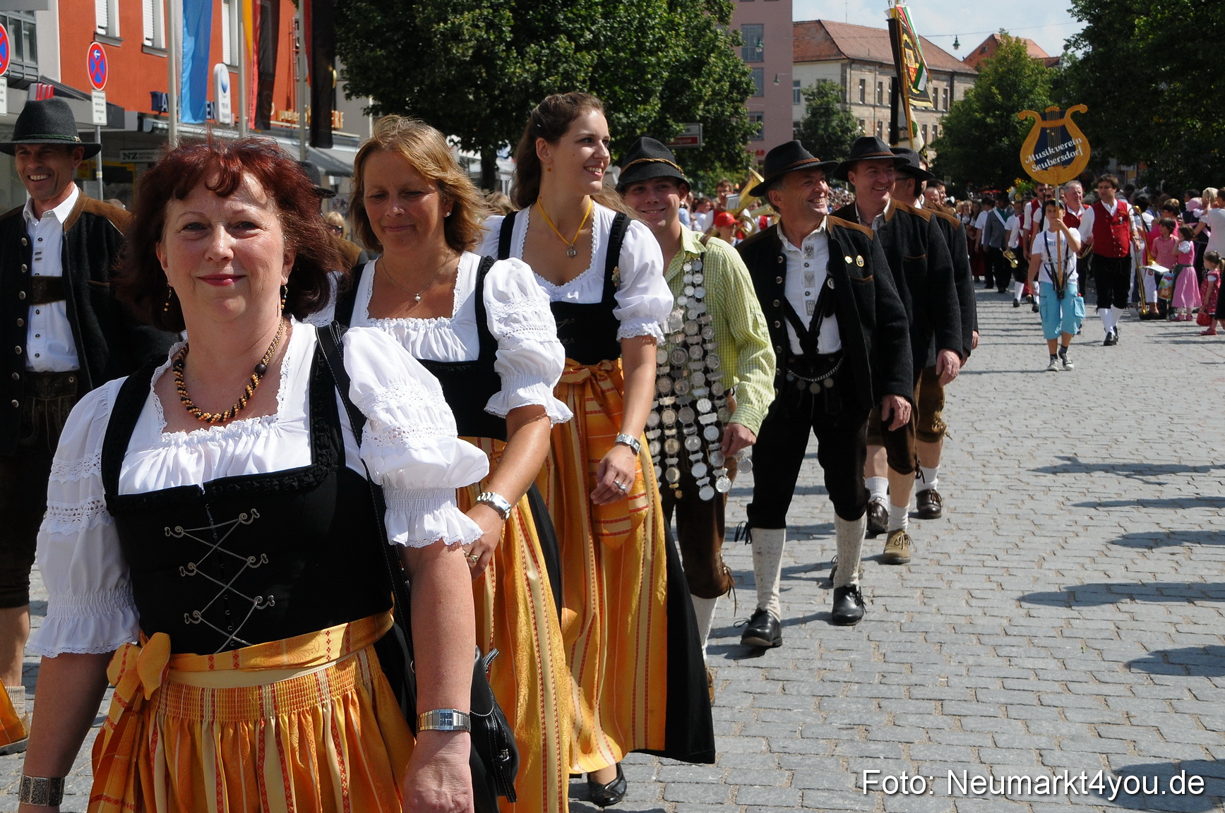 Volksfestzug Neumarkt 110813 0358
