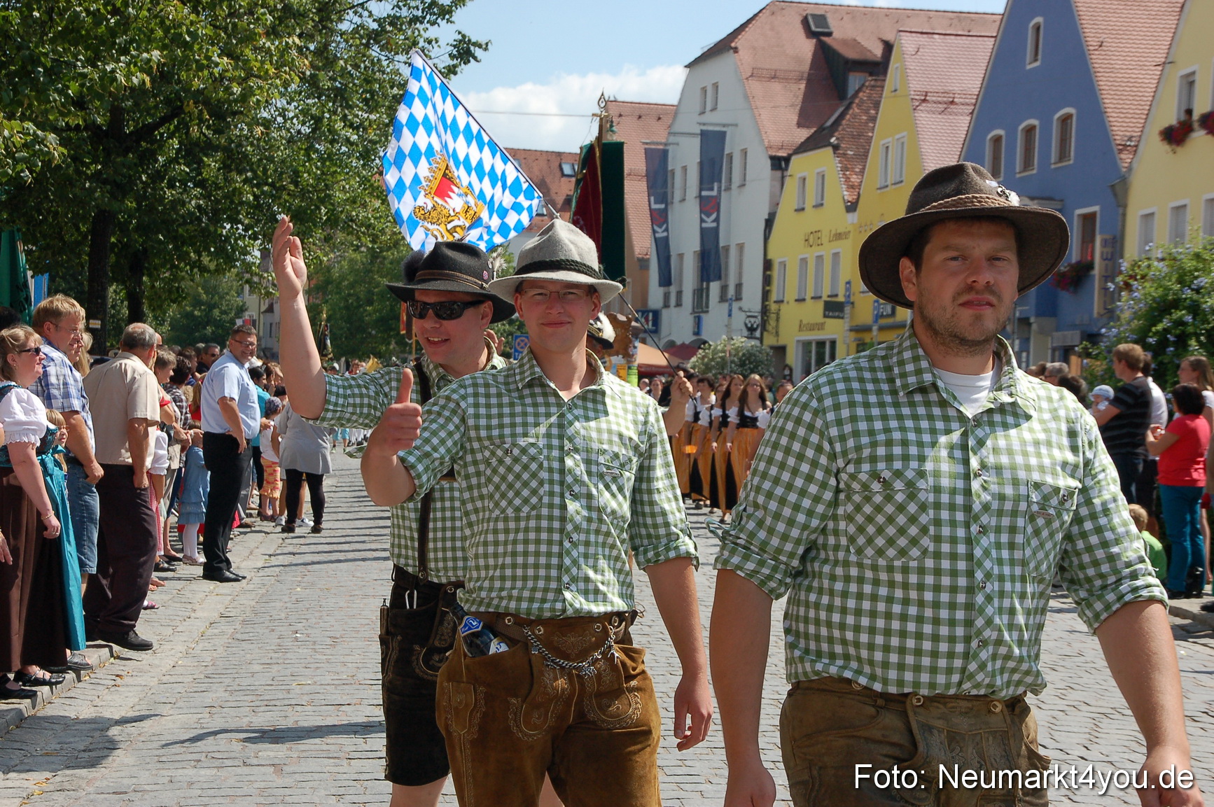 Volksfestzug Neumarkt 110813 0369