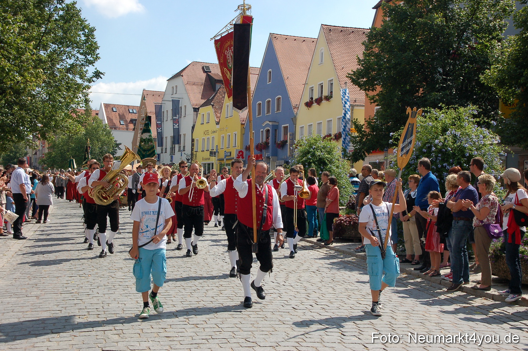 Volksfestzug Neumarkt 110813 0376