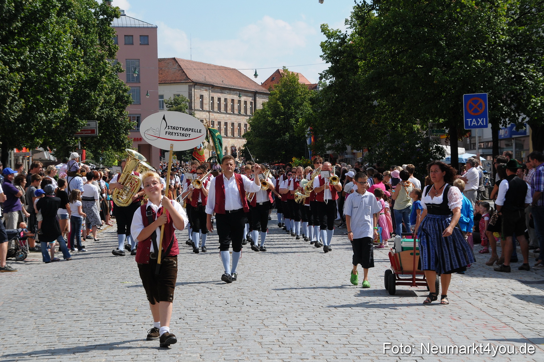 Volksfestzug Neumarkt 110813 0387