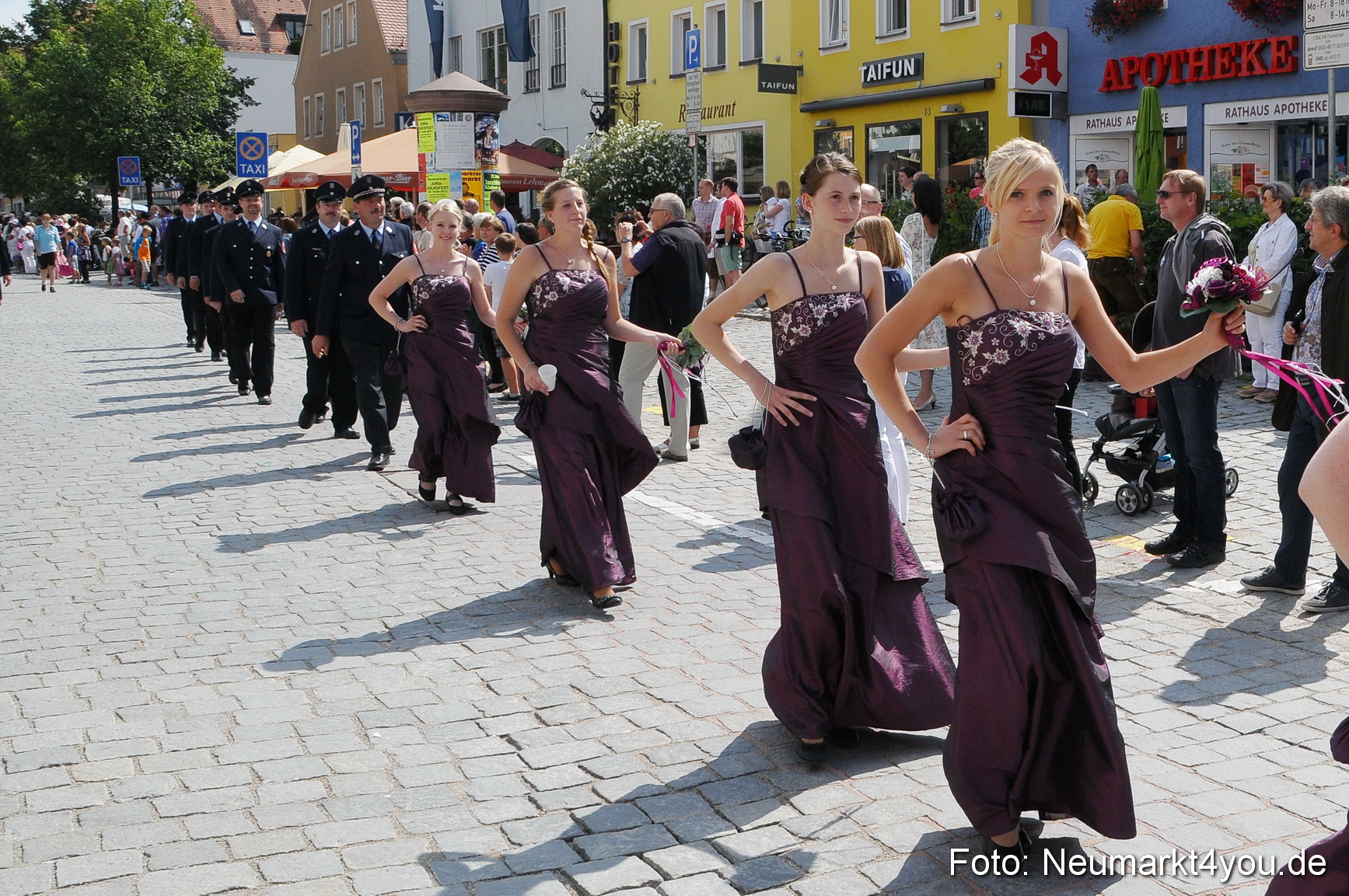 Volksfestzug Neumarkt 110813 0397