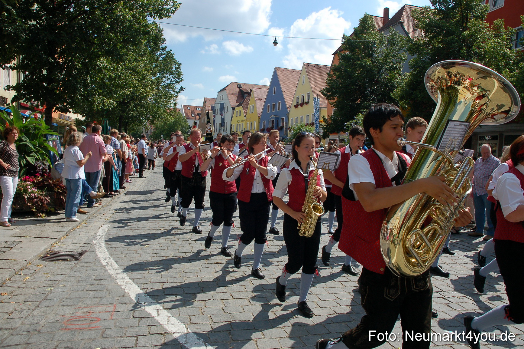 Volksfestzug Neumarkt 110813 0400