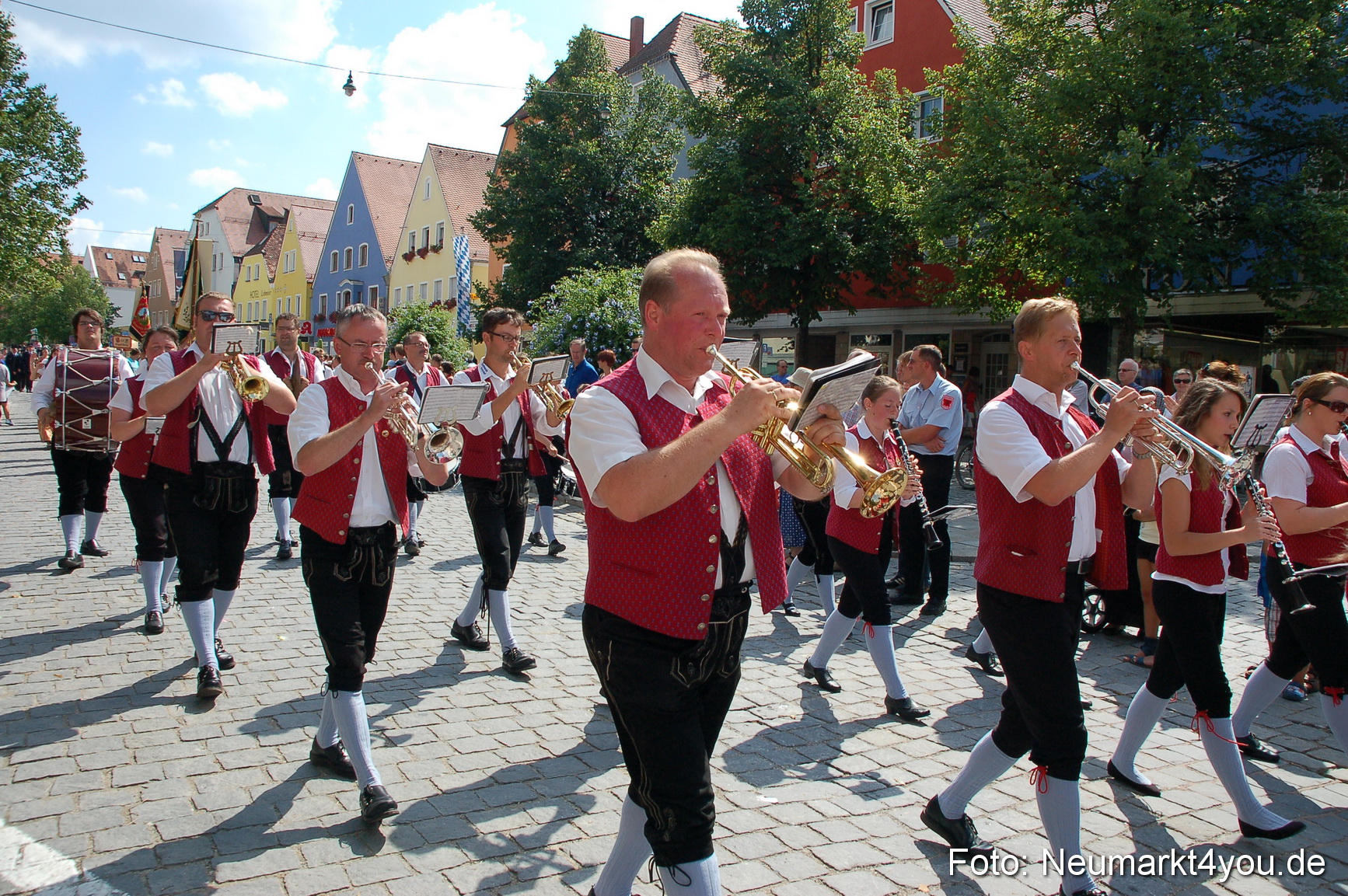 Volksfestzug Neumarkt 110813 0401