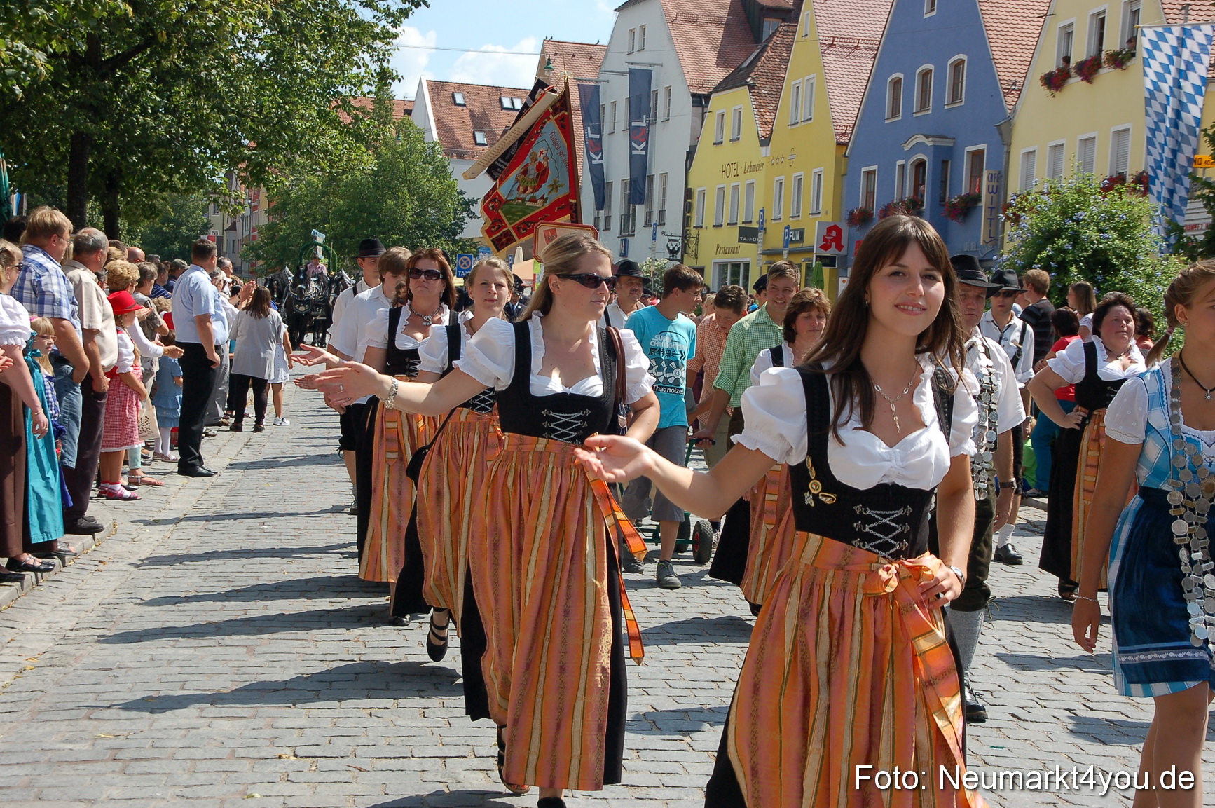 Volksfestzug Neumarkt 110813 0402
