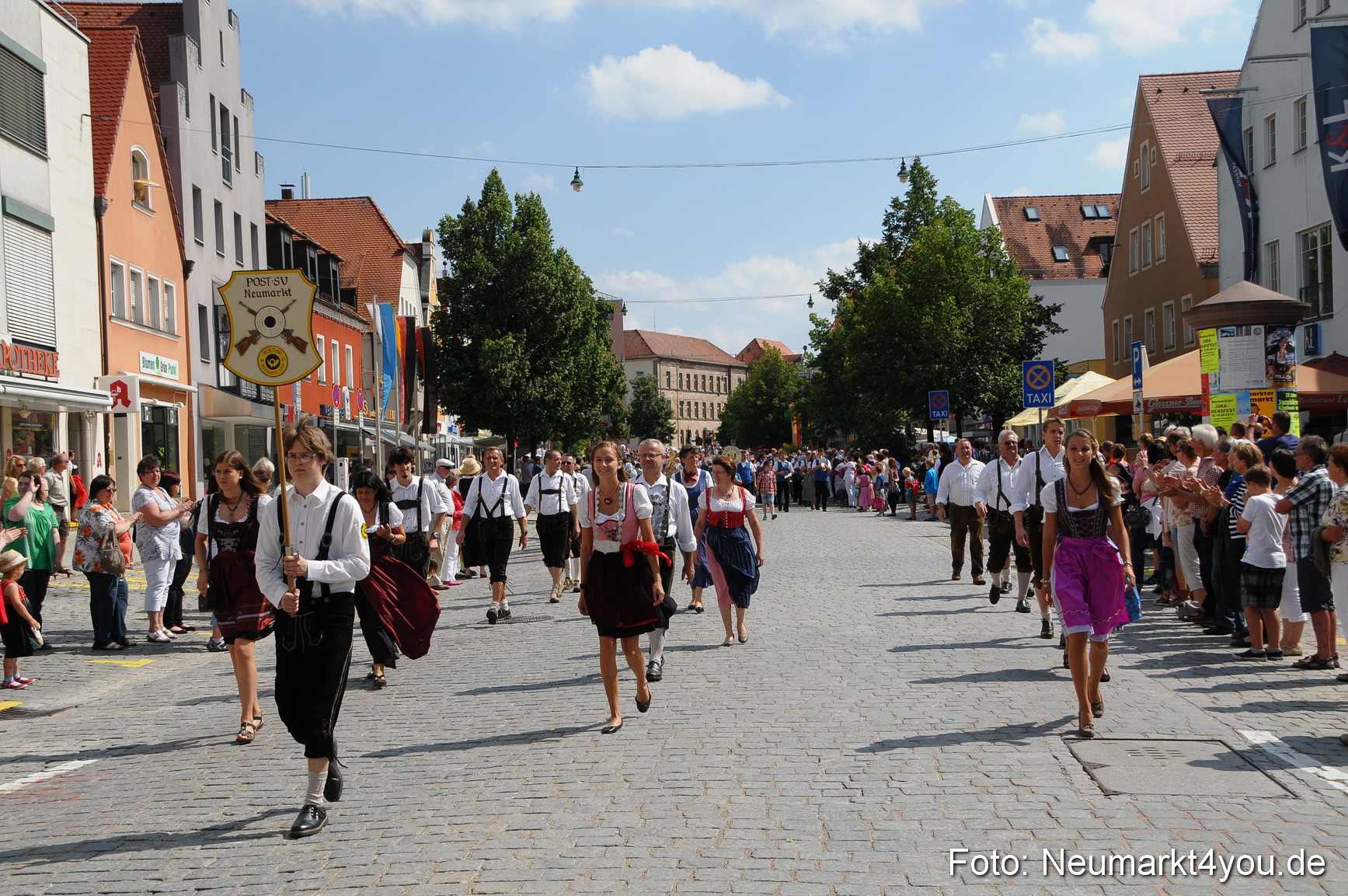 Volksfestzug Neumarkt 110813 0405