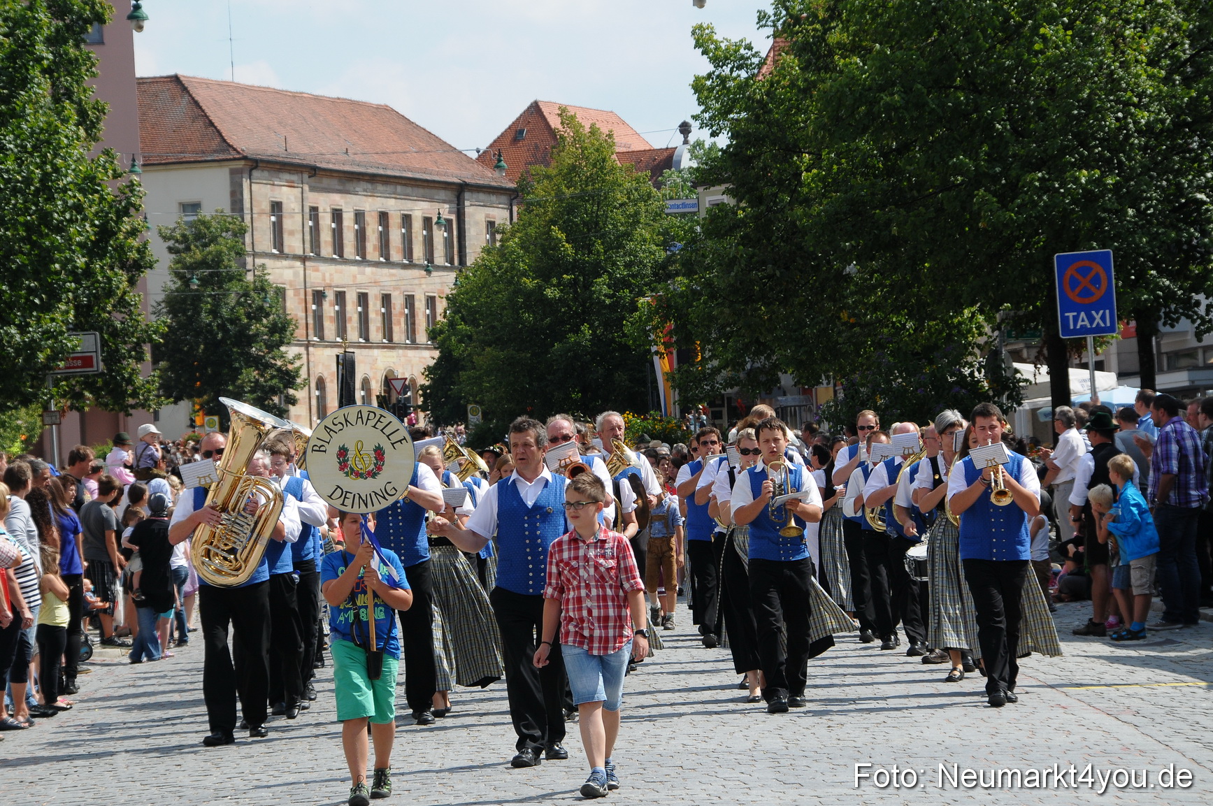 Volksfestzug Neumarkt 110813 0412
