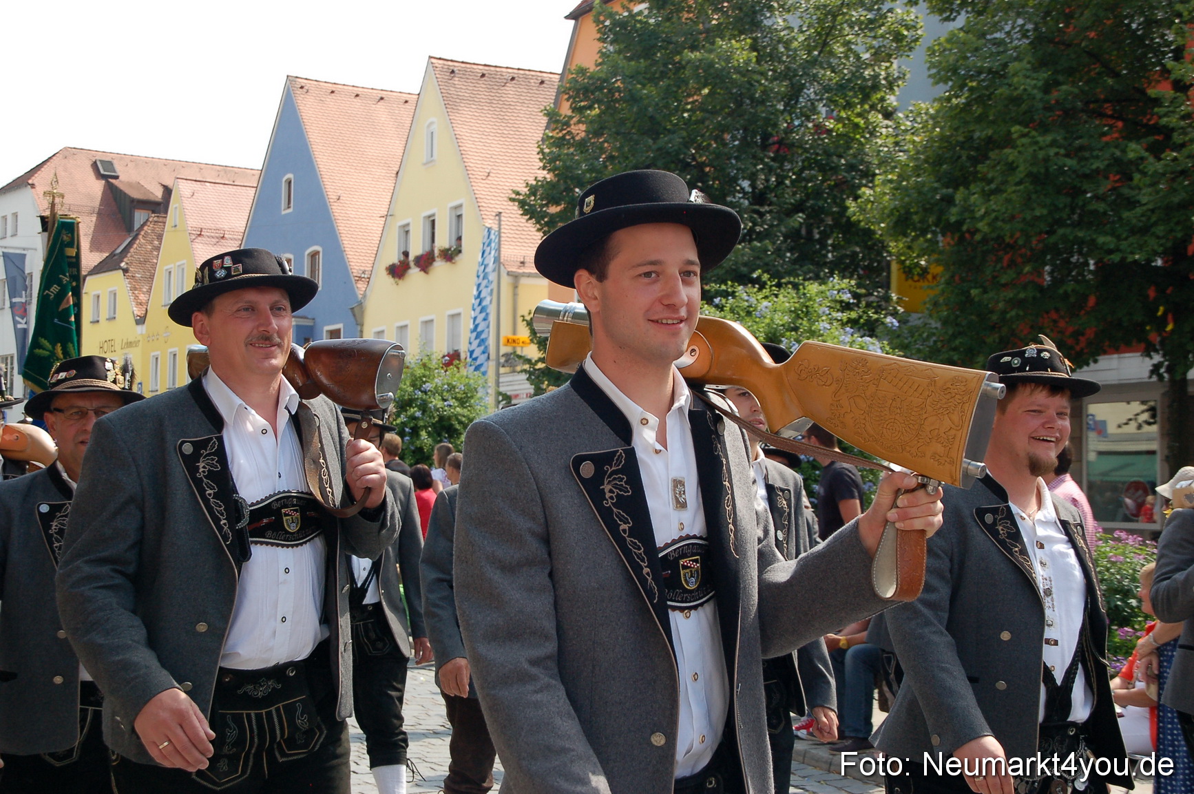 Volksfestzug Neumarkt 110813 0423