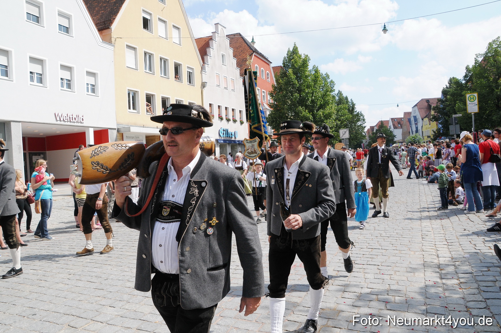 Volksfestzug Neumarkt 110813 0428